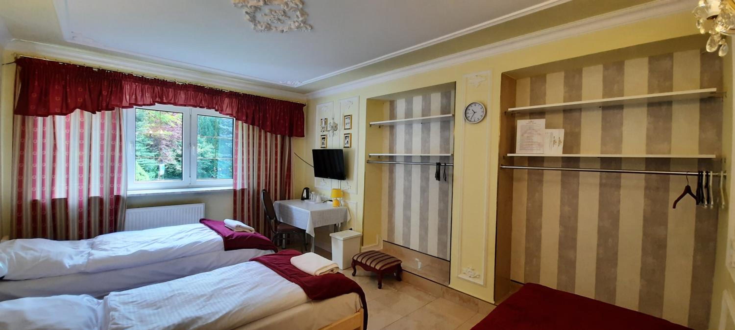Triple Room with Shared Bathroom photo 3
