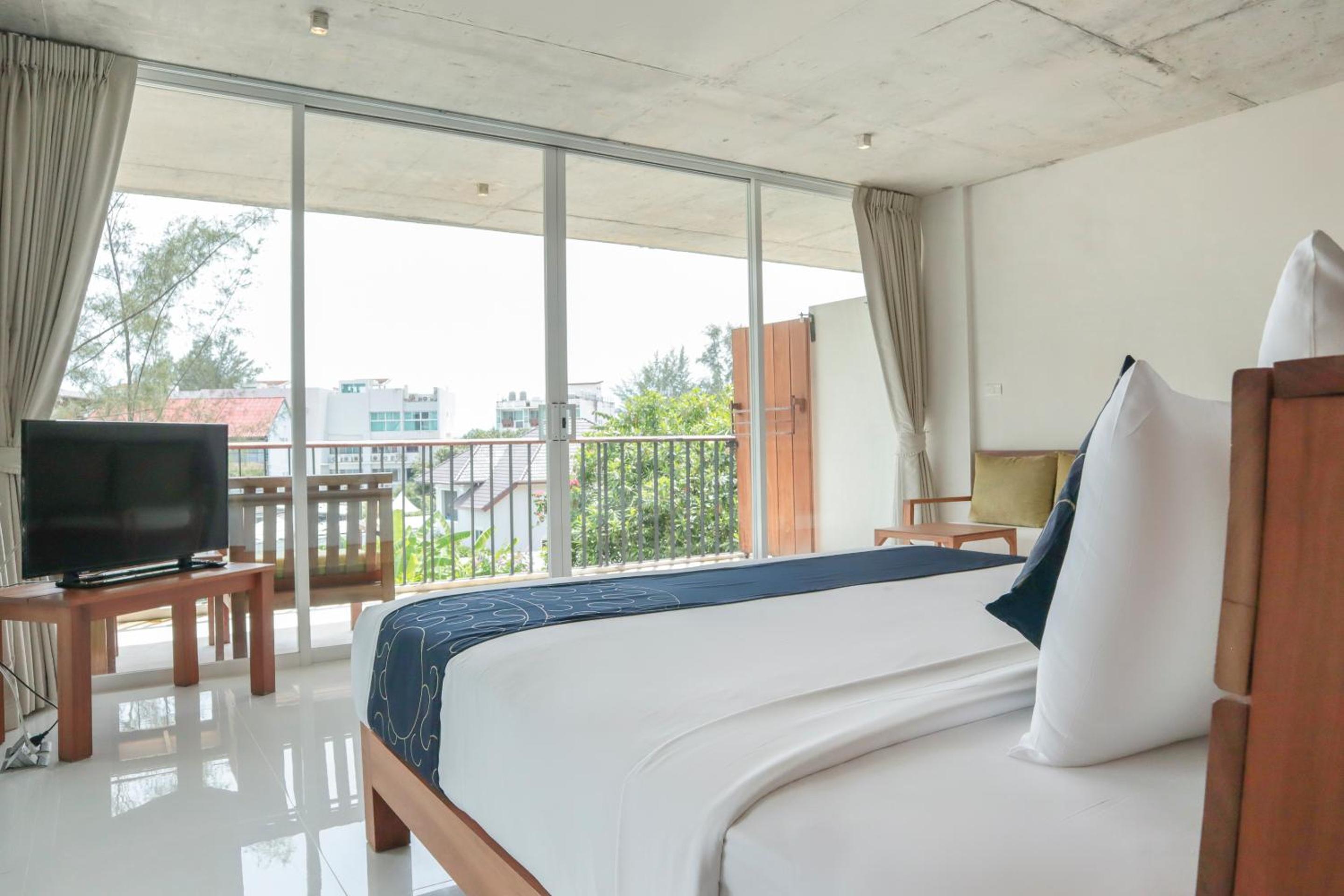 Grand Deluxe suite with Free One-way Airport Transfer