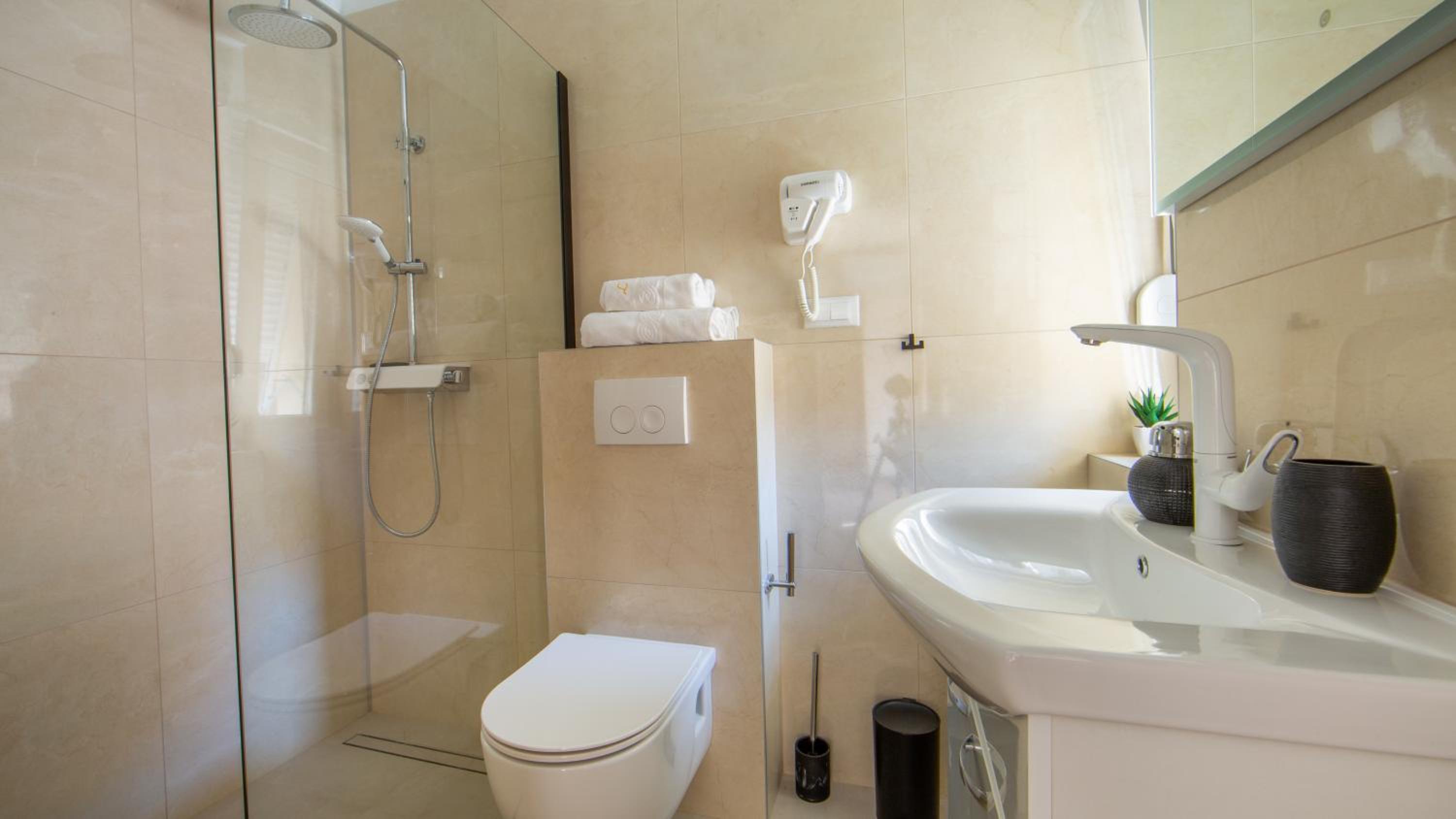 Deluxe Double Room with Side Sea View - Photo 23