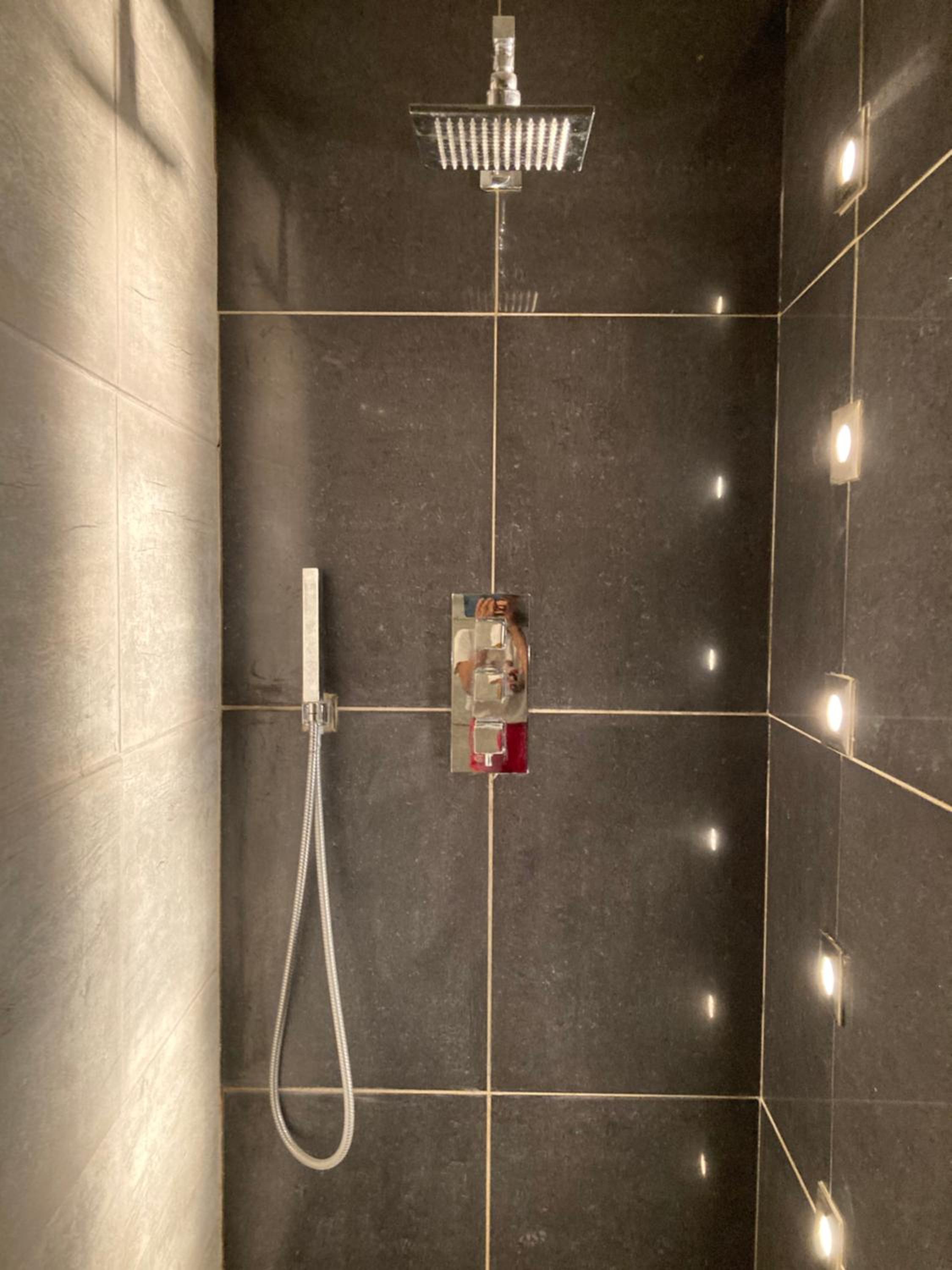 Deluxe Suite with Spa Bath - Photo 23