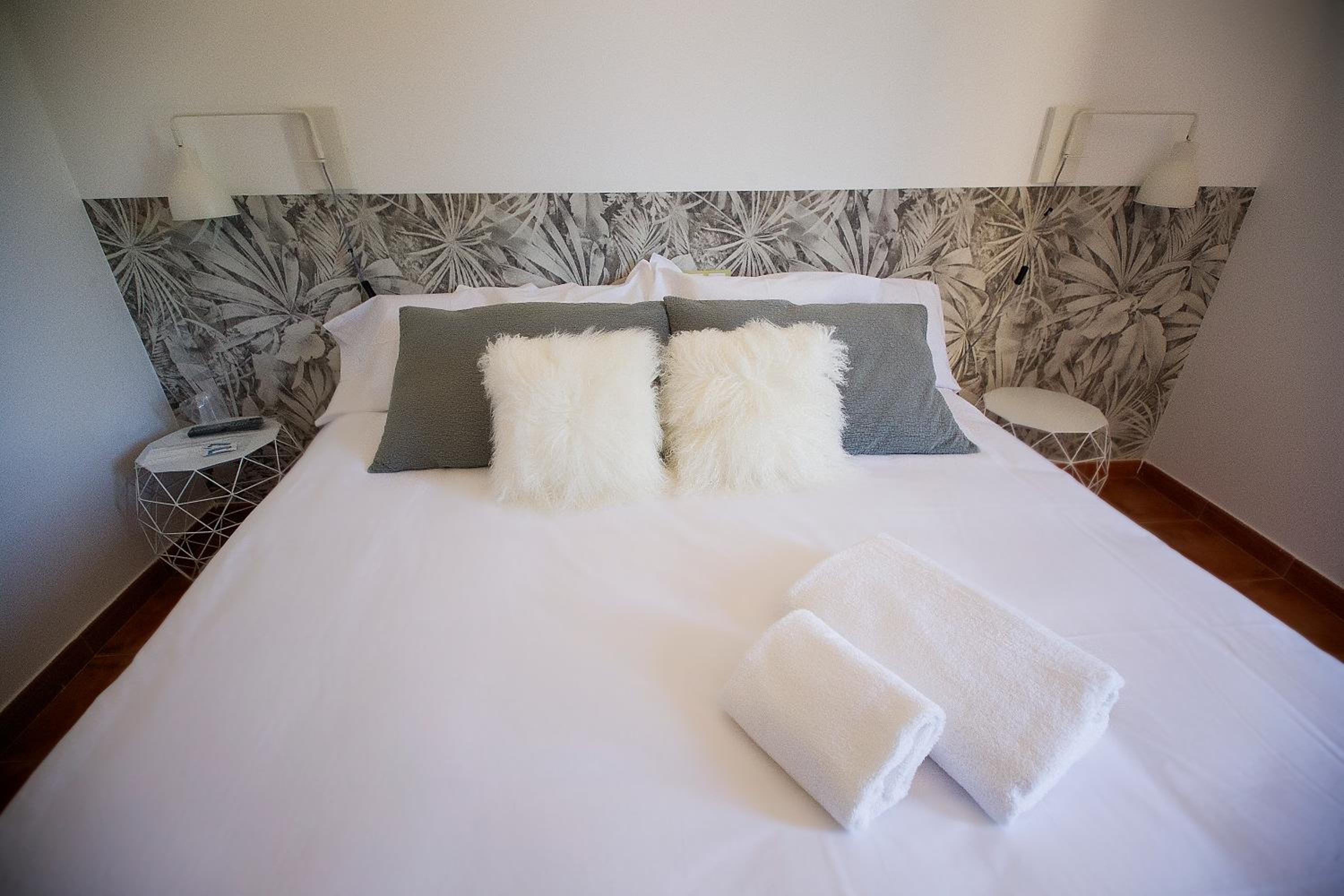 Double Room - Photo 3