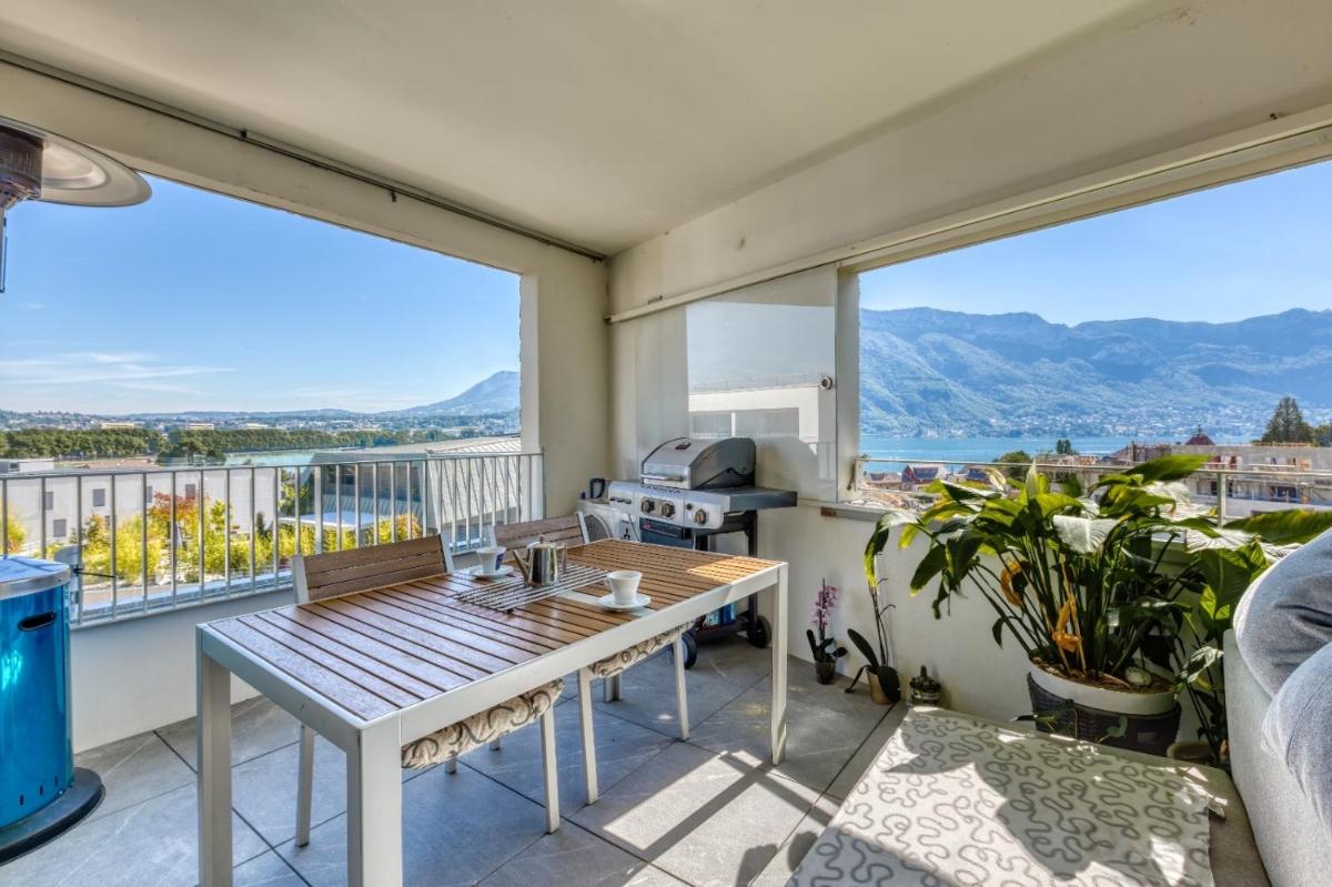 Two-Bedroom Apartment with Lake View - Photo 1