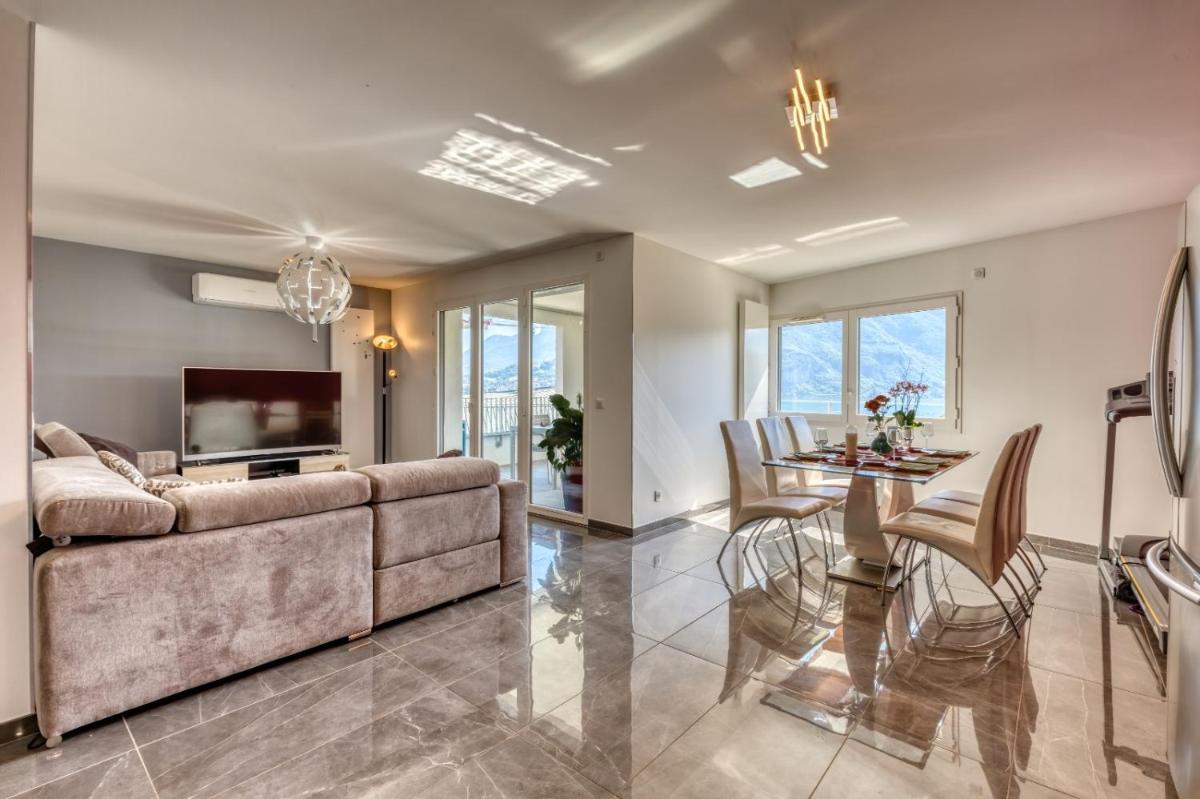 Two-Bedroom Apartment with Lake View - Photo 8