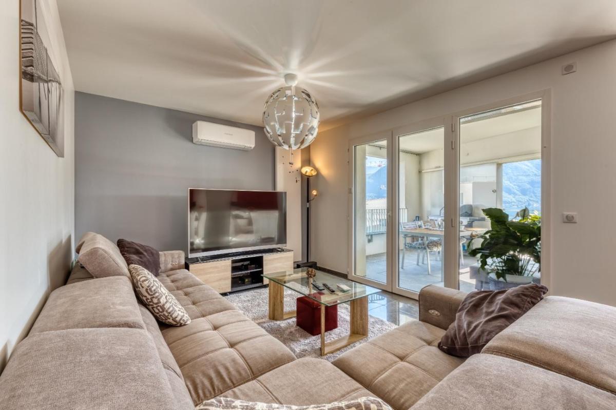 Two-Bedroom Apartment with Lake View - Photo 13
