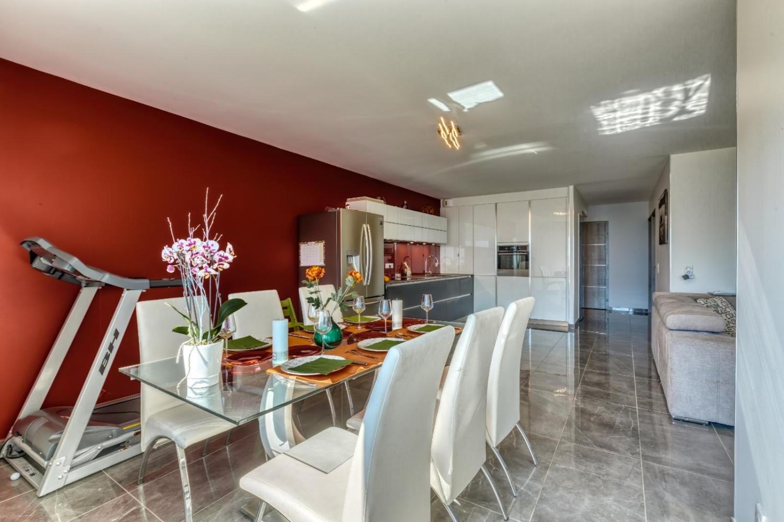 Two-Bedroom Apartment with Lake View - Photo 15
