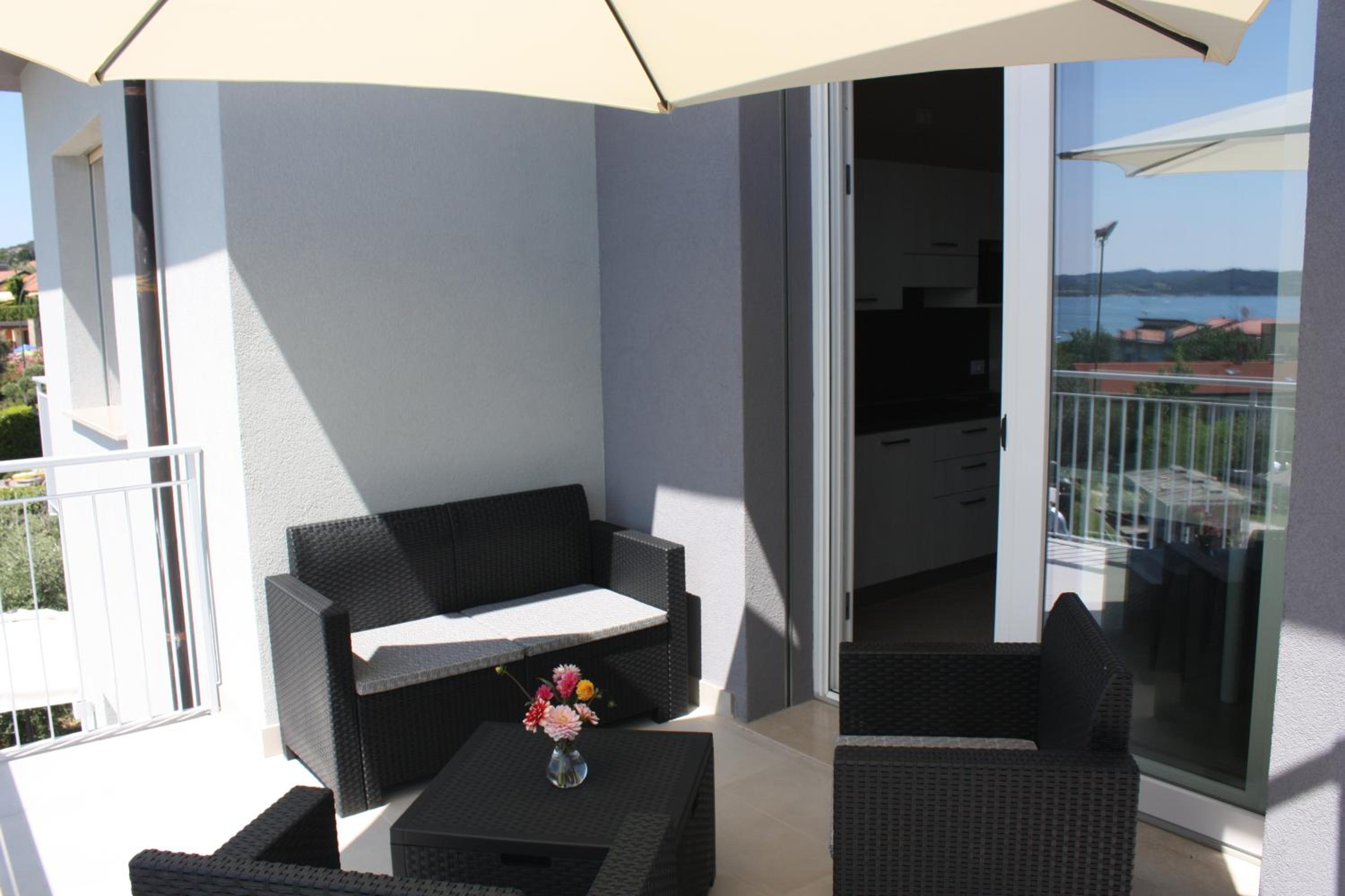 Apartment with Balcony photo 2