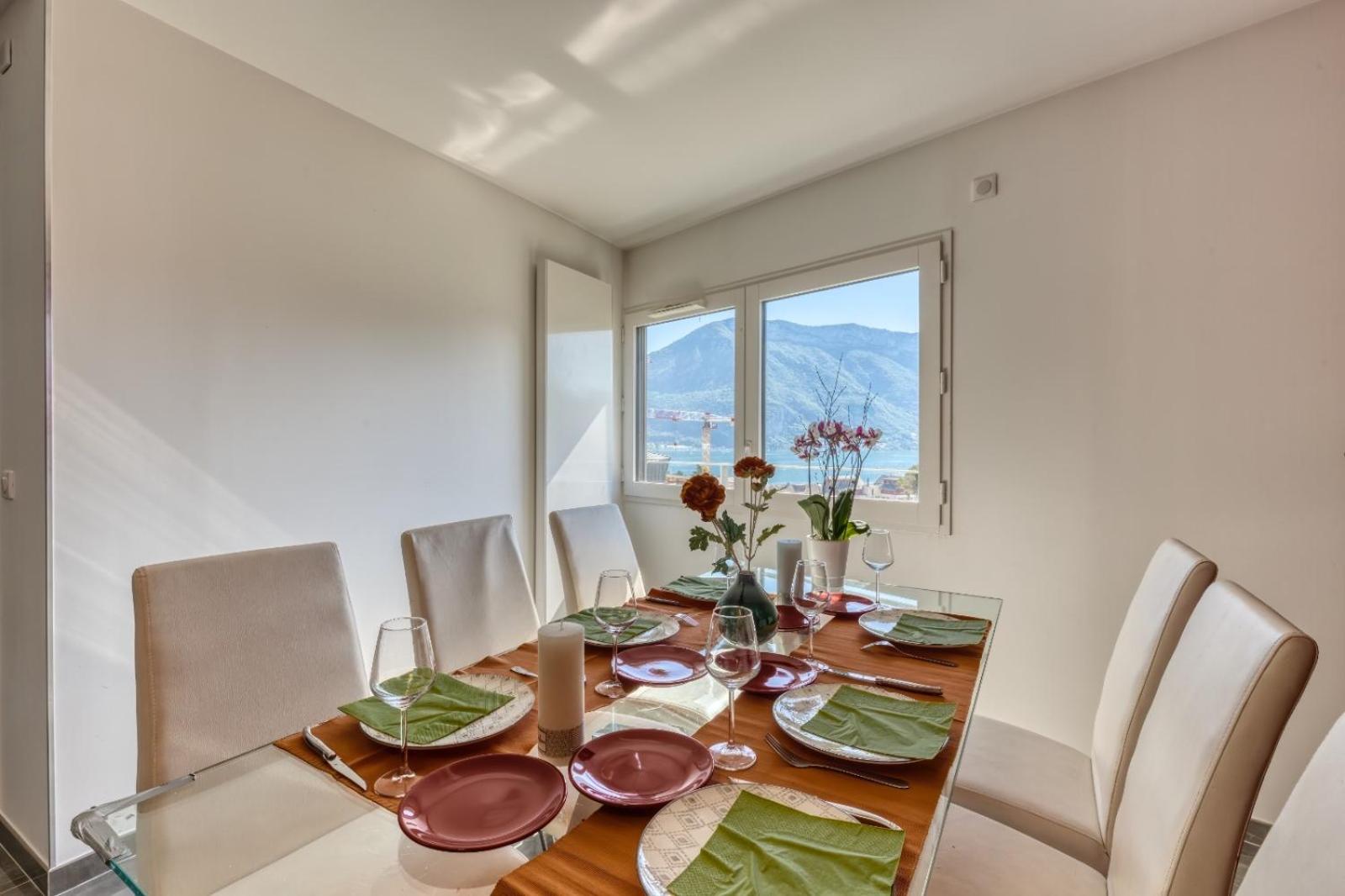 Two-Bedroom Apartment with Lake View - Photo 19