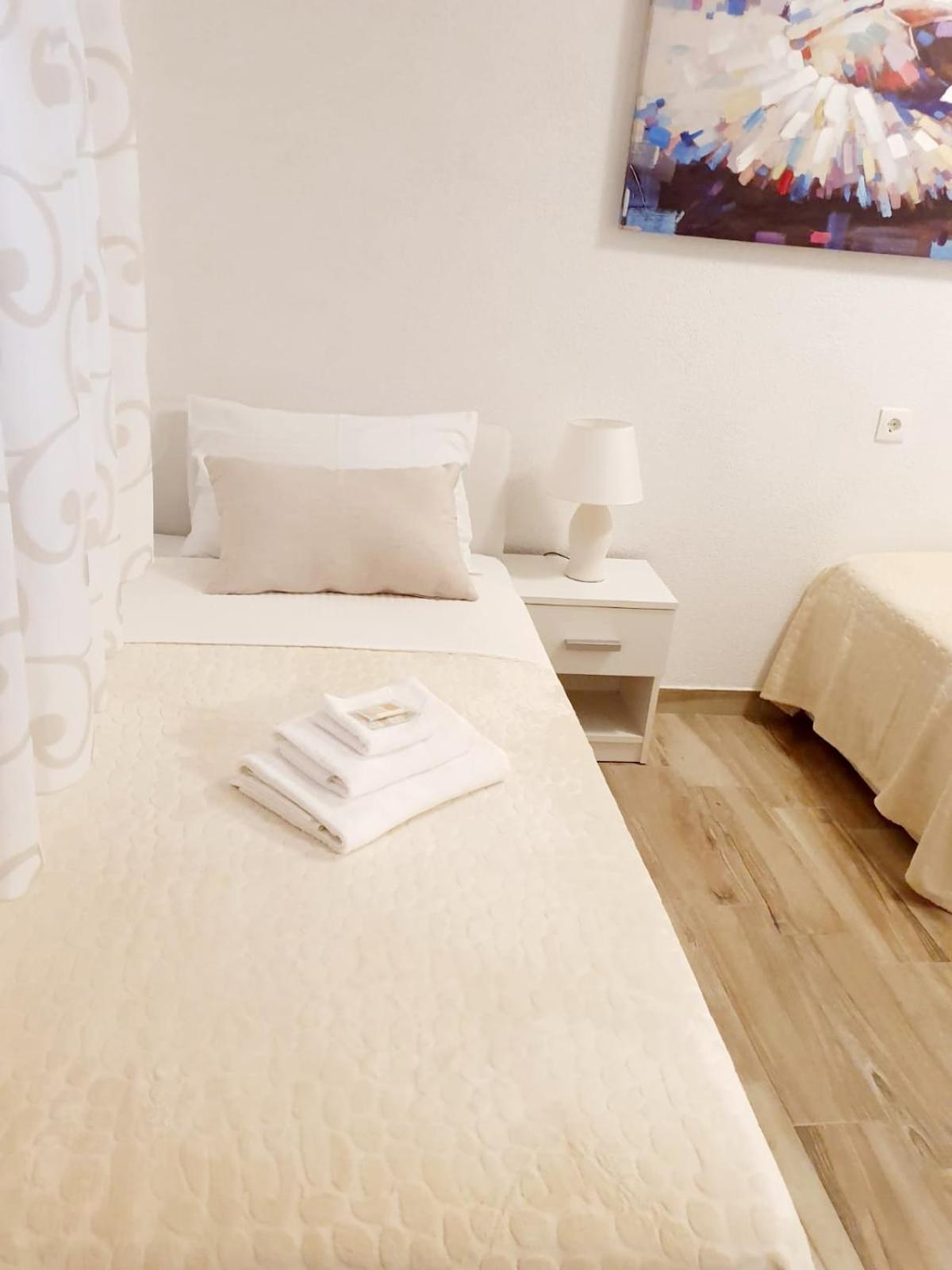 Twin Room - Photo 1