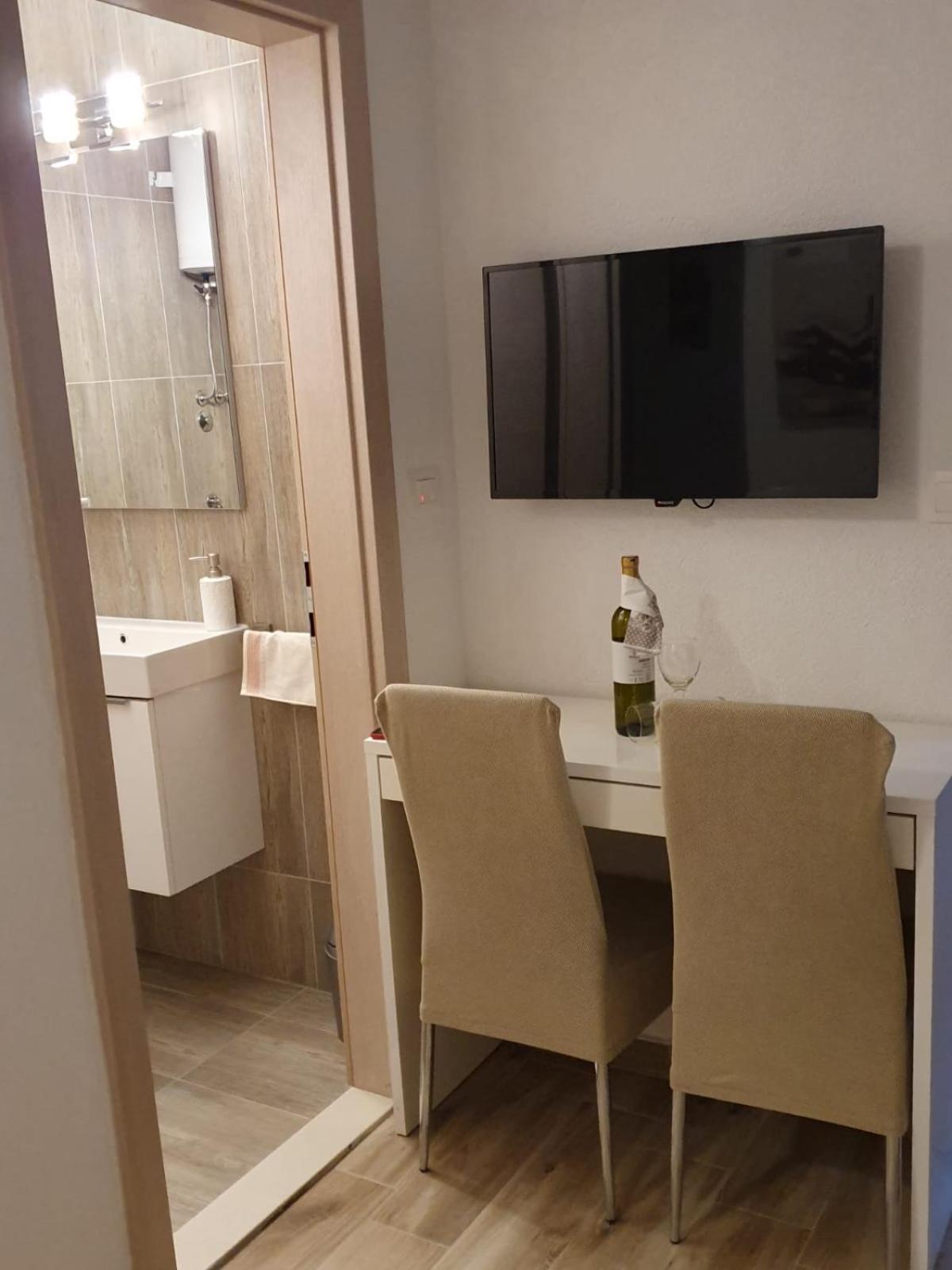 Twin Room - Photo 5