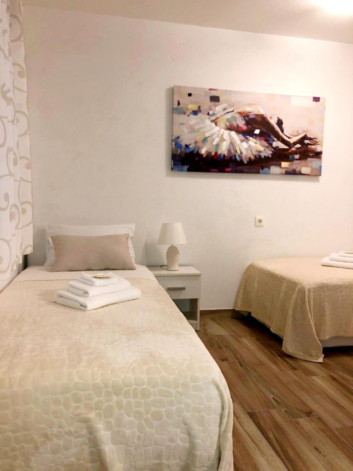 Twin Room - Photo 8