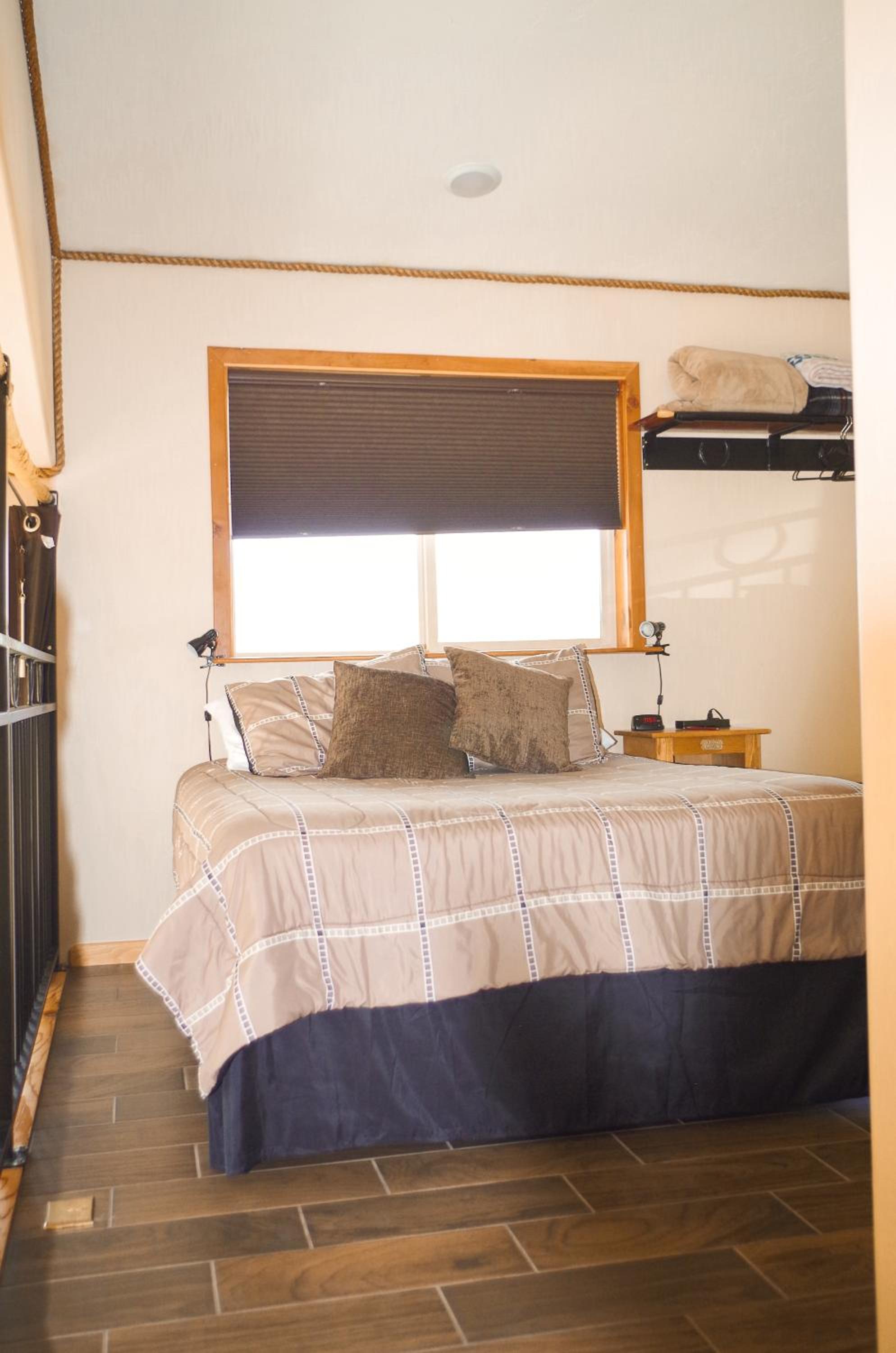 Two-Bedroom House - Photo 31