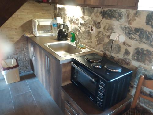 Two-Bedroom House - Photo 10