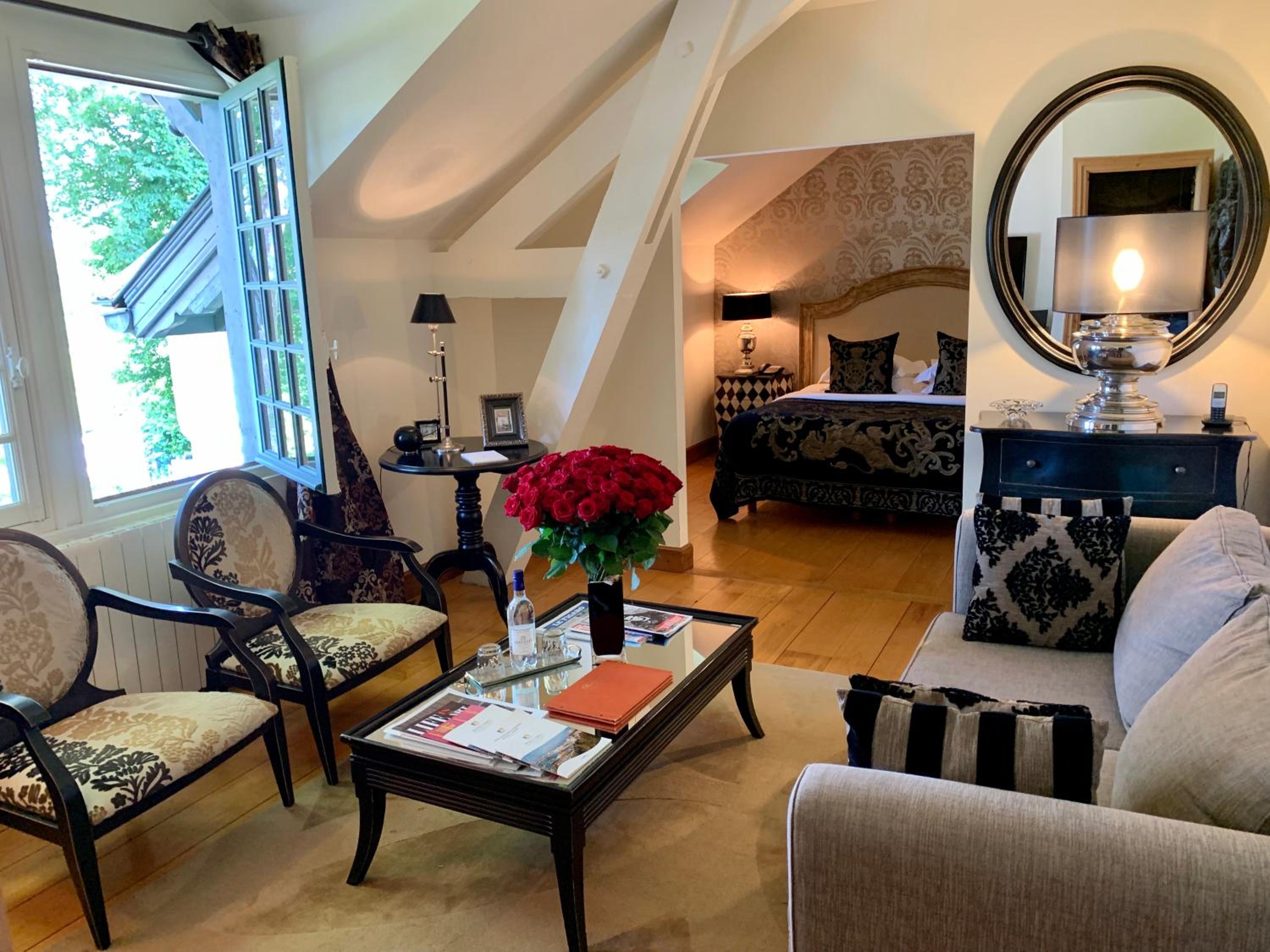Master Suite with Cabana and Parking Included - 148 ft²