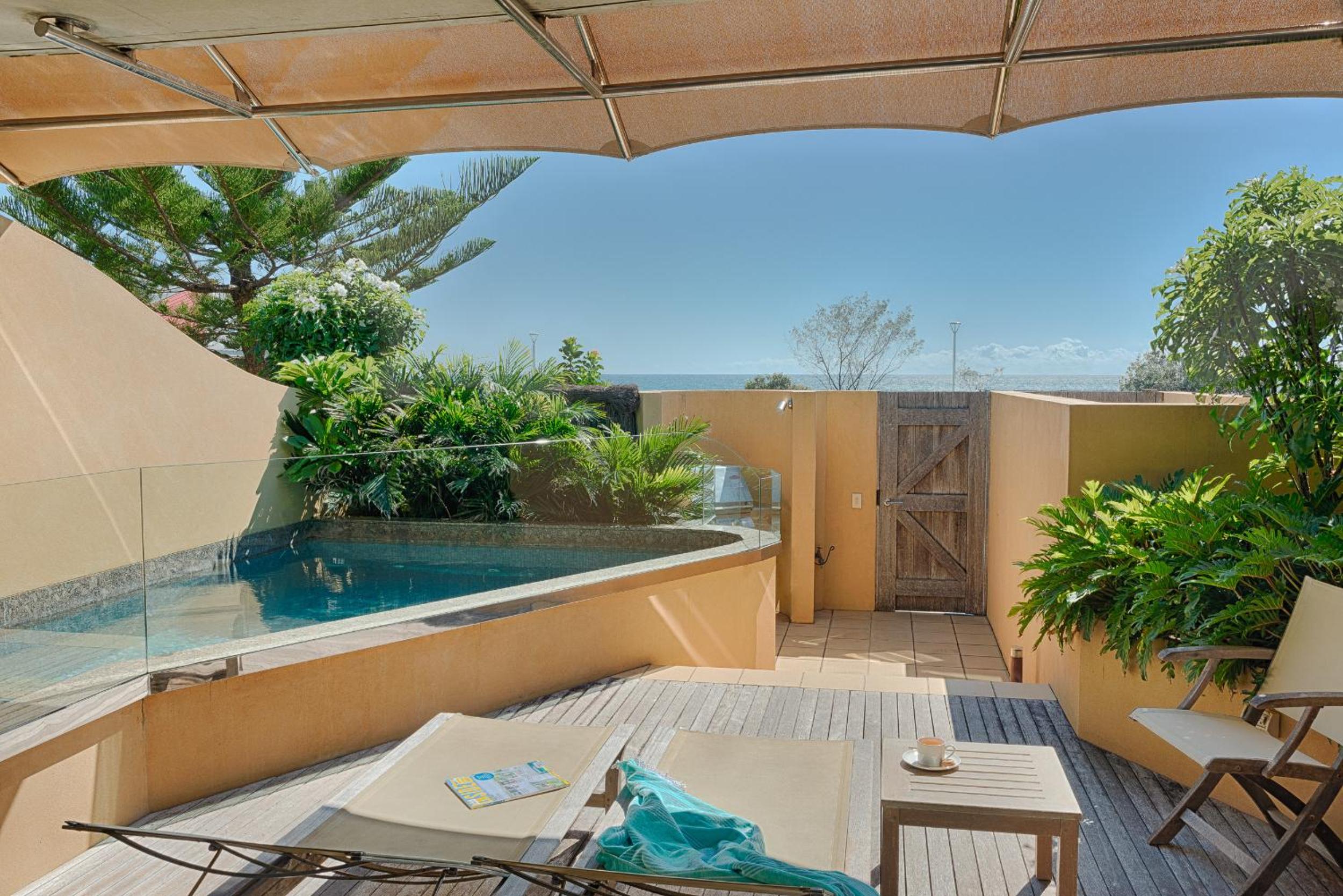 Studio with Plunge Pool - Beach Front - Photo 13