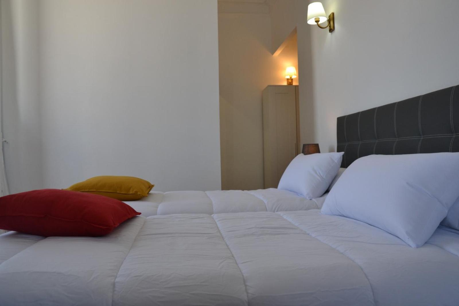Twin Room with Balcony - Photo 3