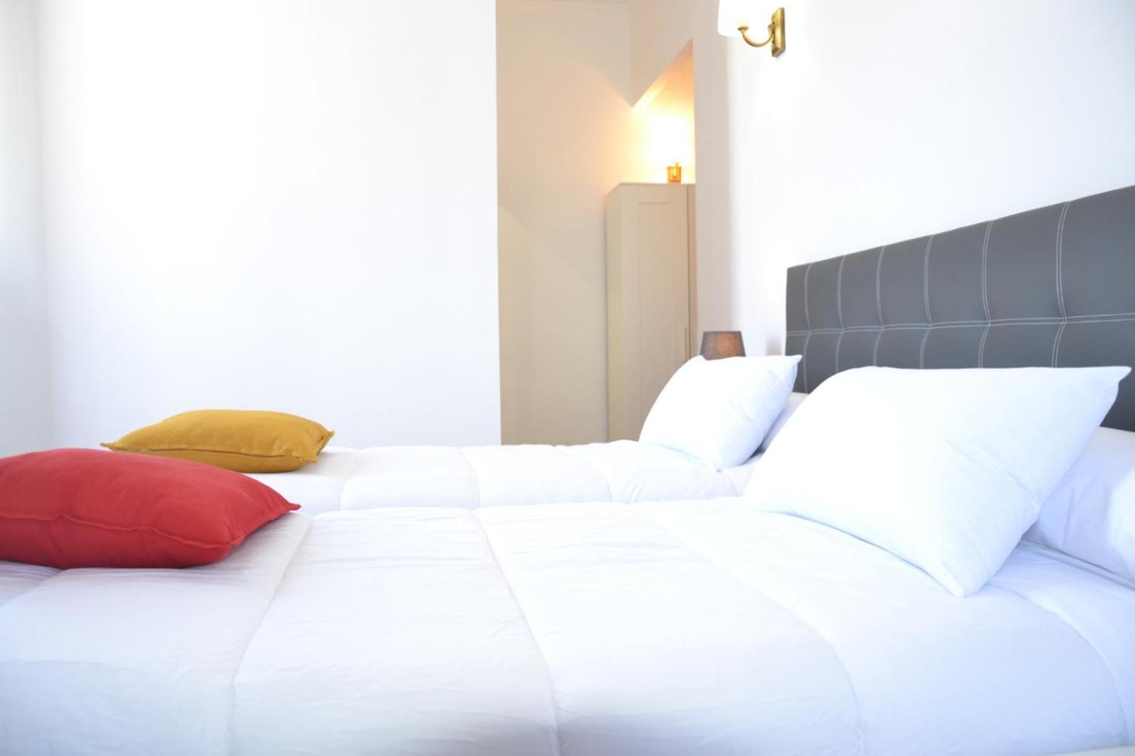 Twin Room with Balcony - Photo 2
