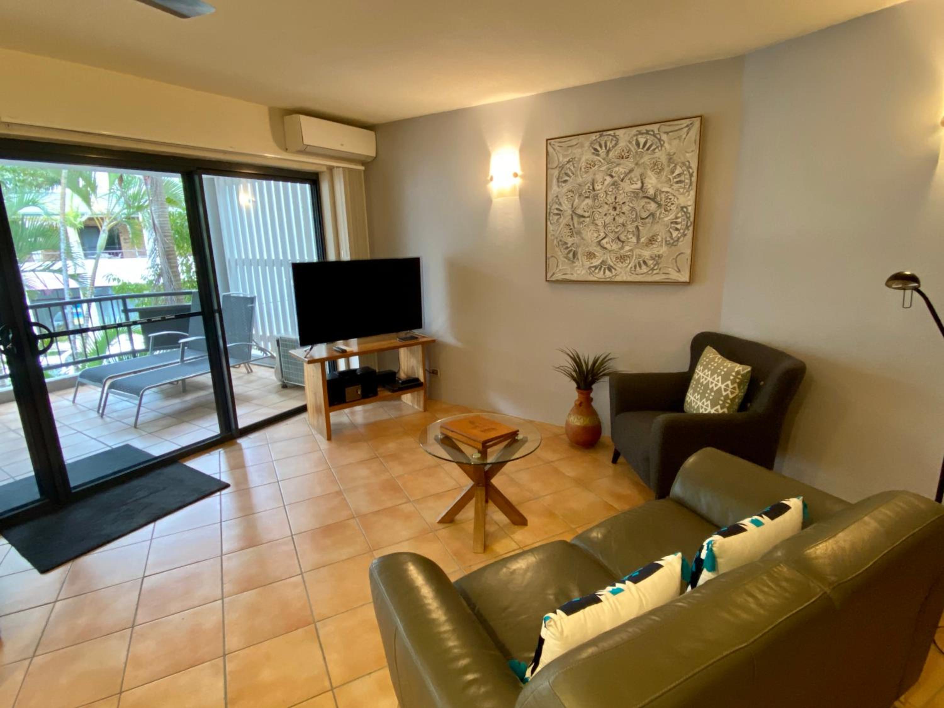 Superior One-Bedroom Apartment thumbnail 5