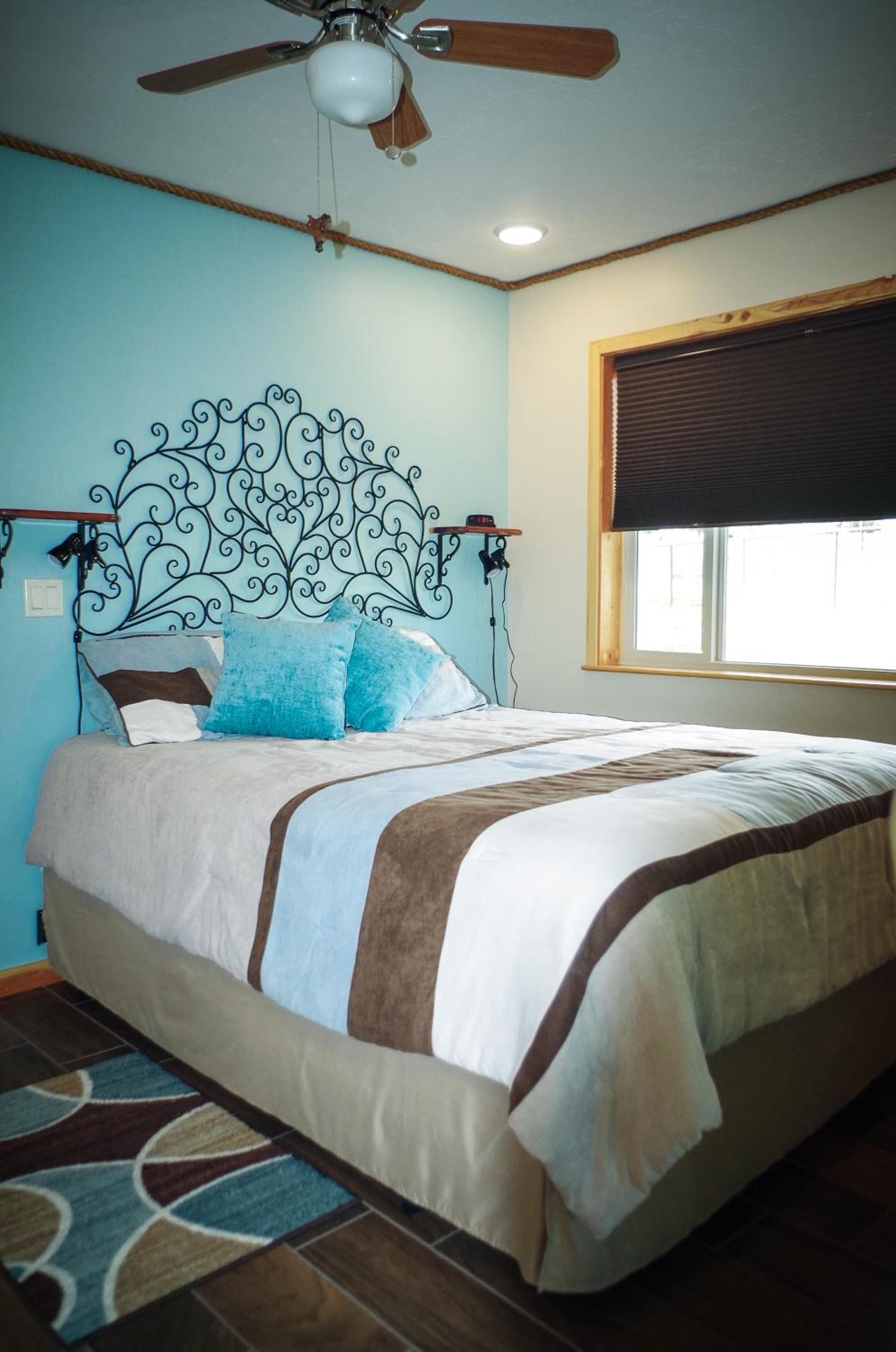 Two-Bedroom House - Photo 35