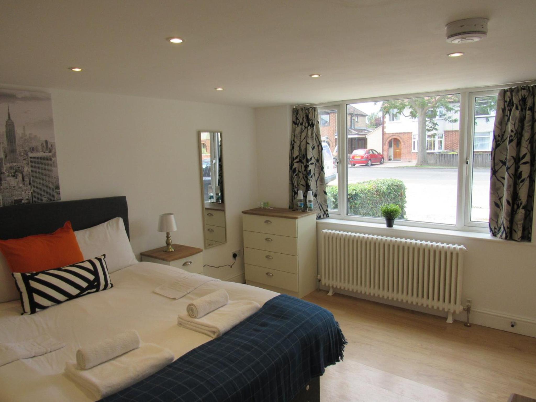 En-Suite Large Family Room - Photo 2