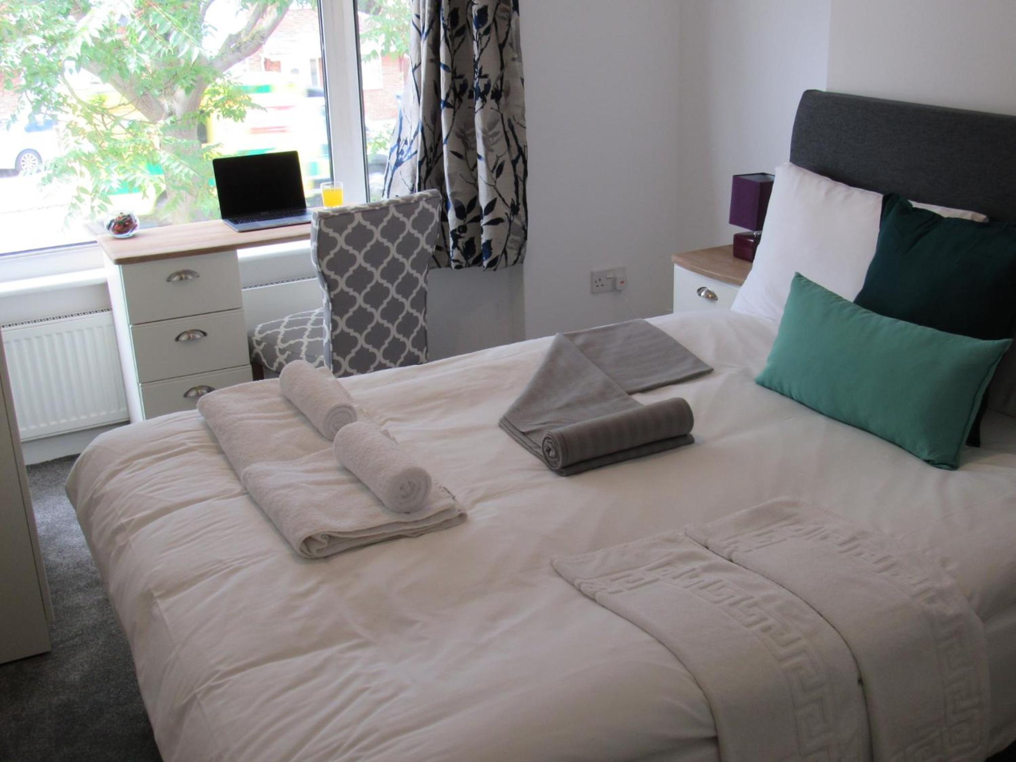 En-Suite Junior Double Room - Photo 1