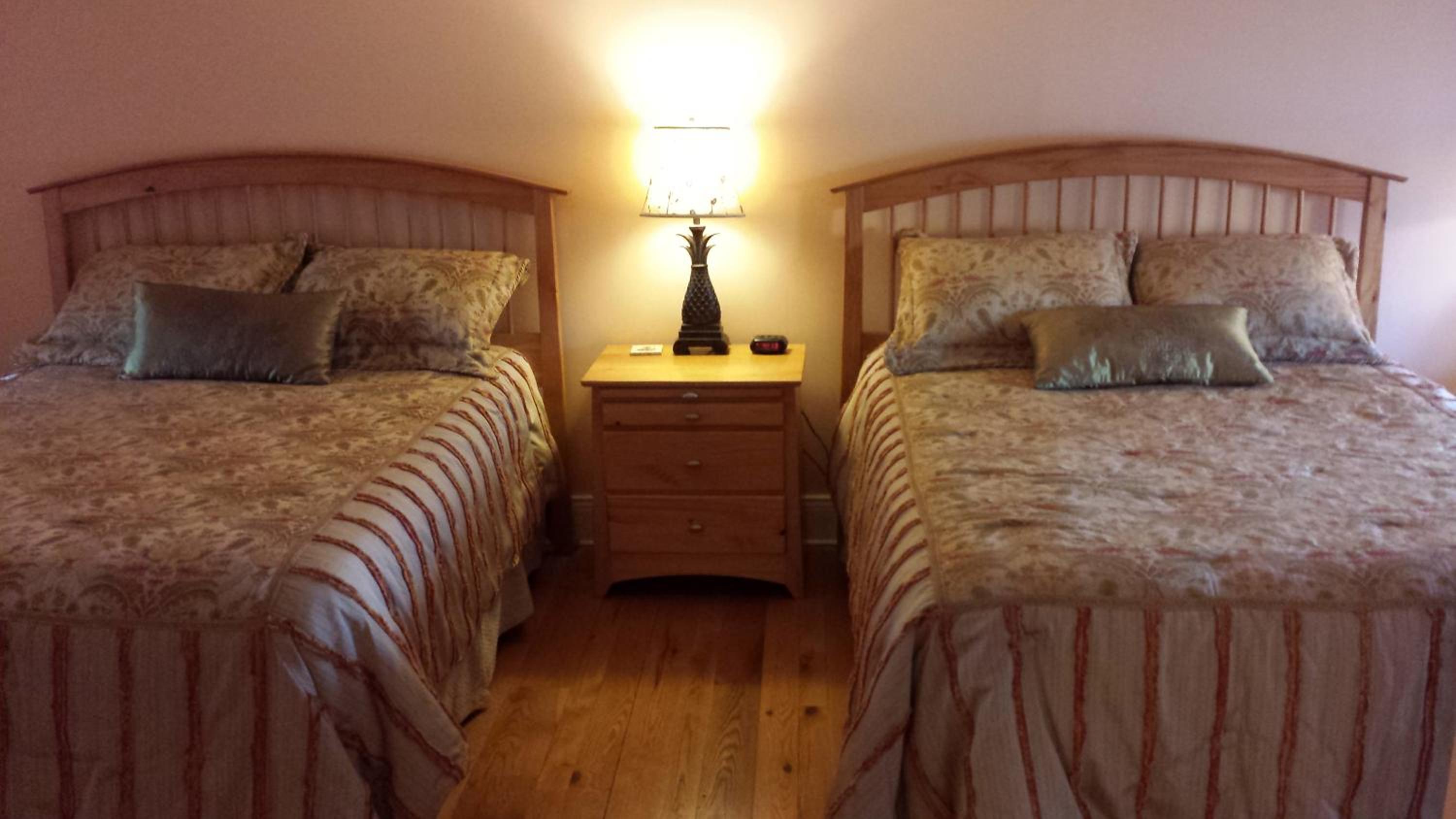 Queen Room with Two Queen Beds - 6 photo 2
