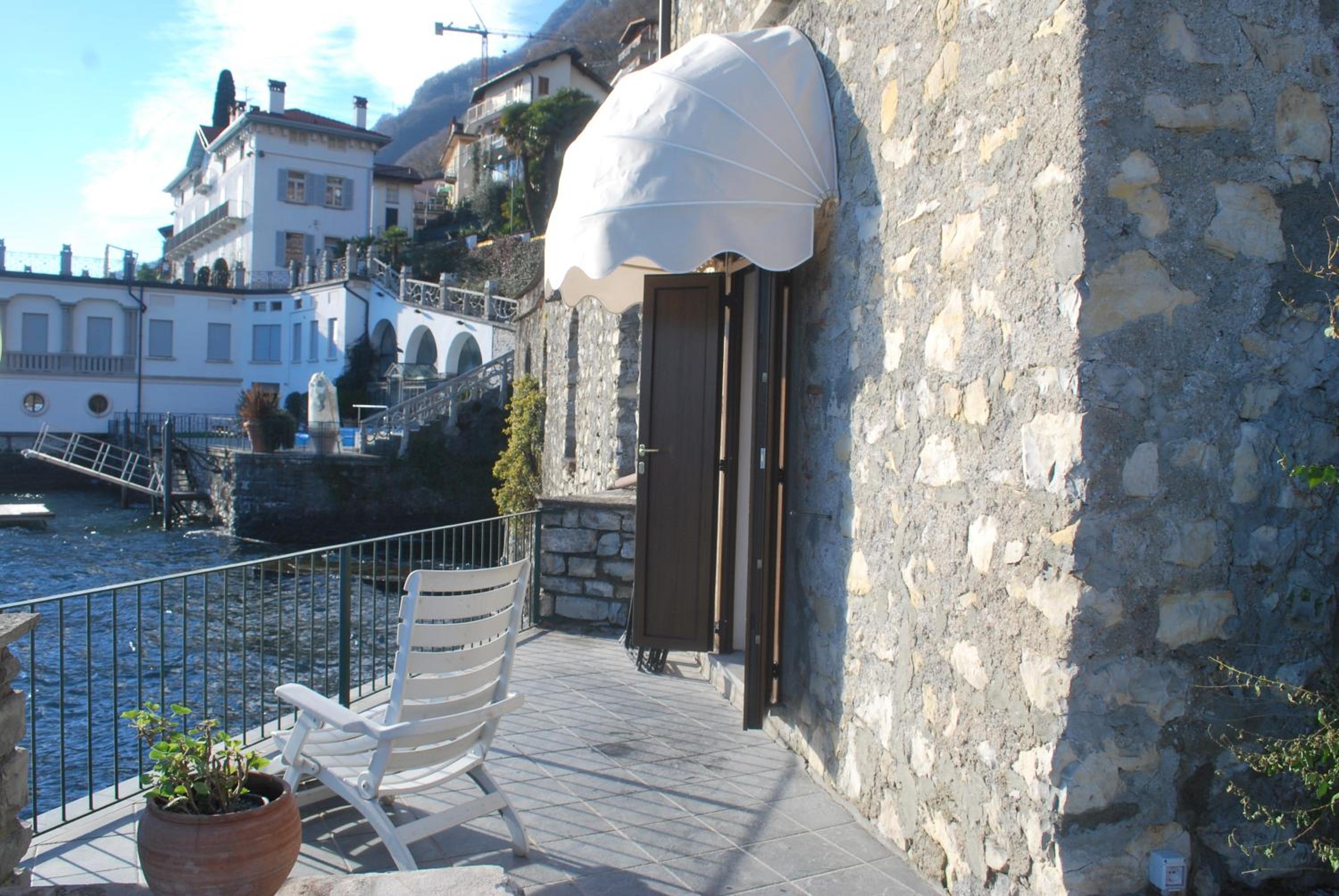 Deluxe Double Room with Balcony photo 2