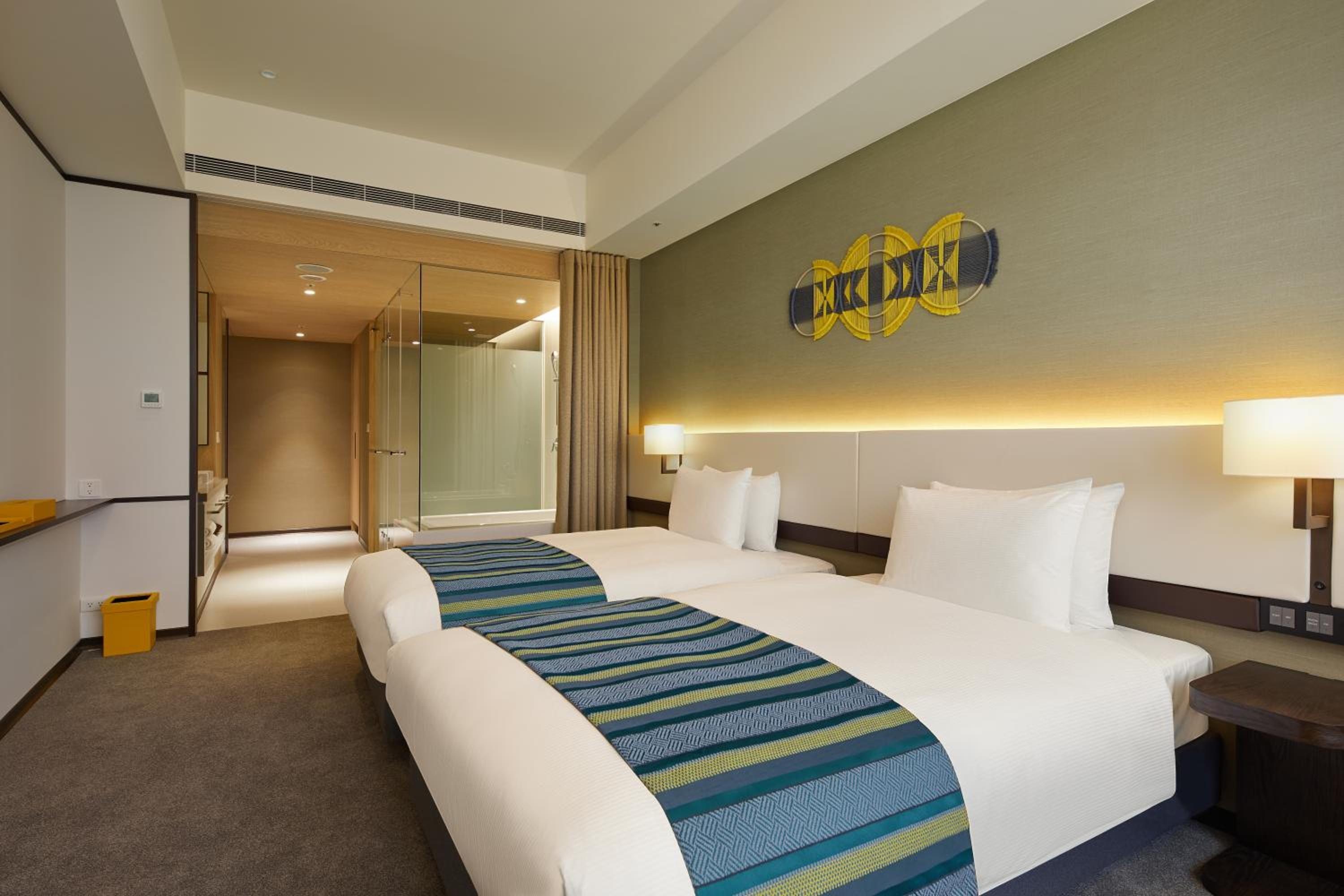 Deluxe, 2 beds, Corner room