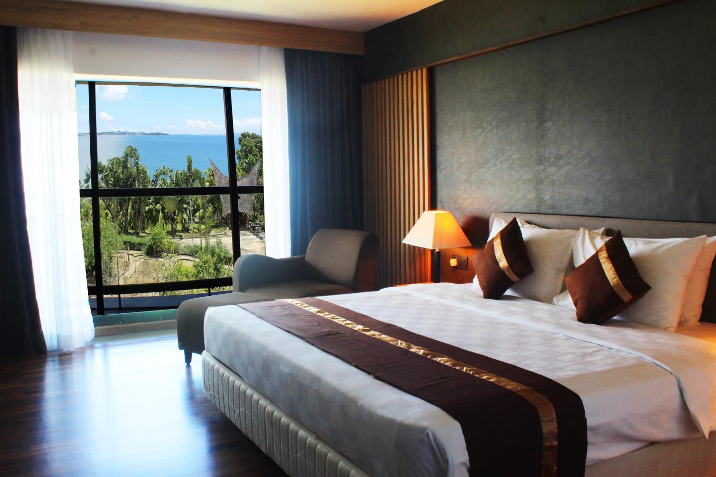 Deluxe Double or Twin Room with Free Shuttle from Nongsapura Ferry Terminal - Photo 2