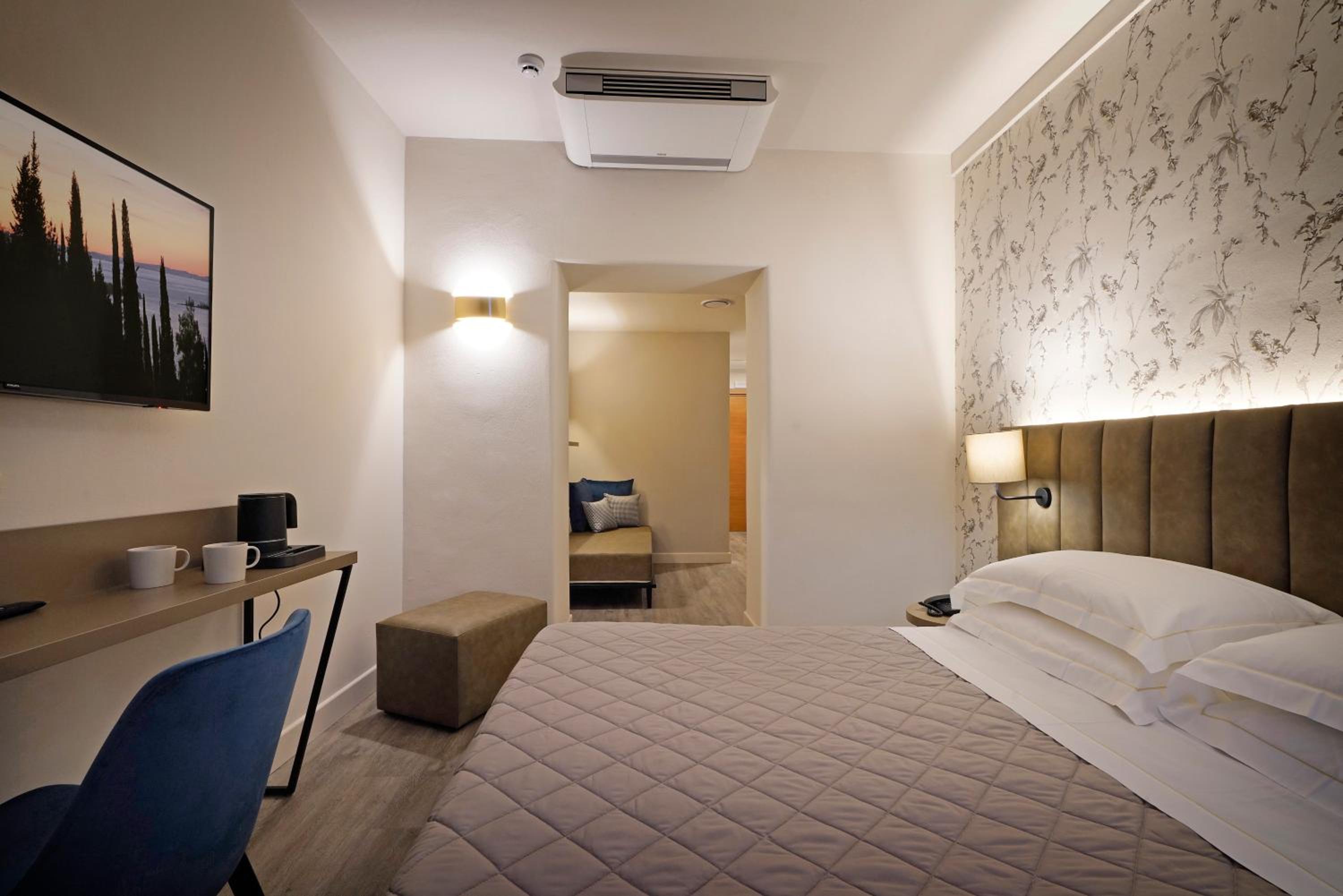 Superior Double or Twin Room with Lake View and Terrace