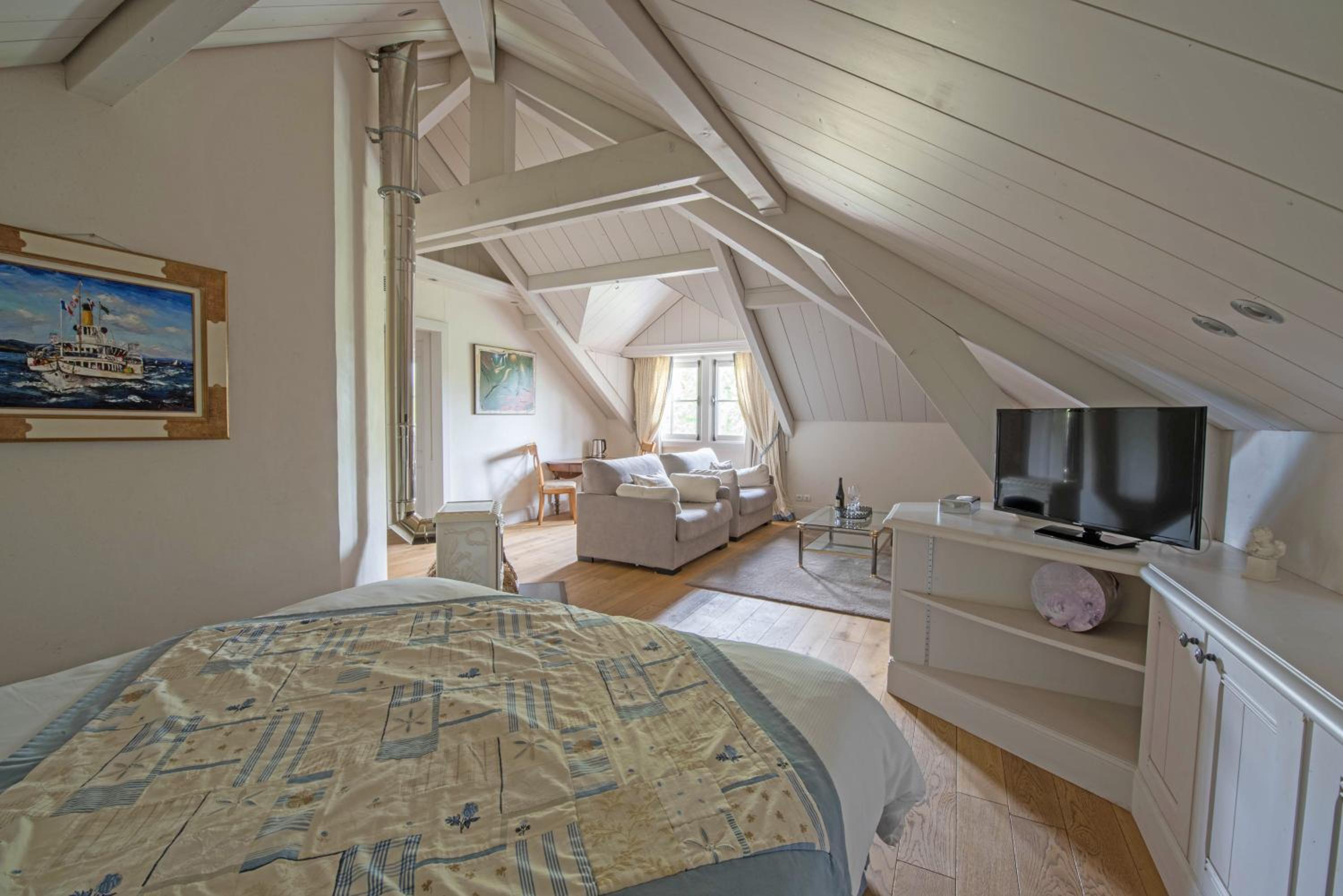 Suite - Photo 5