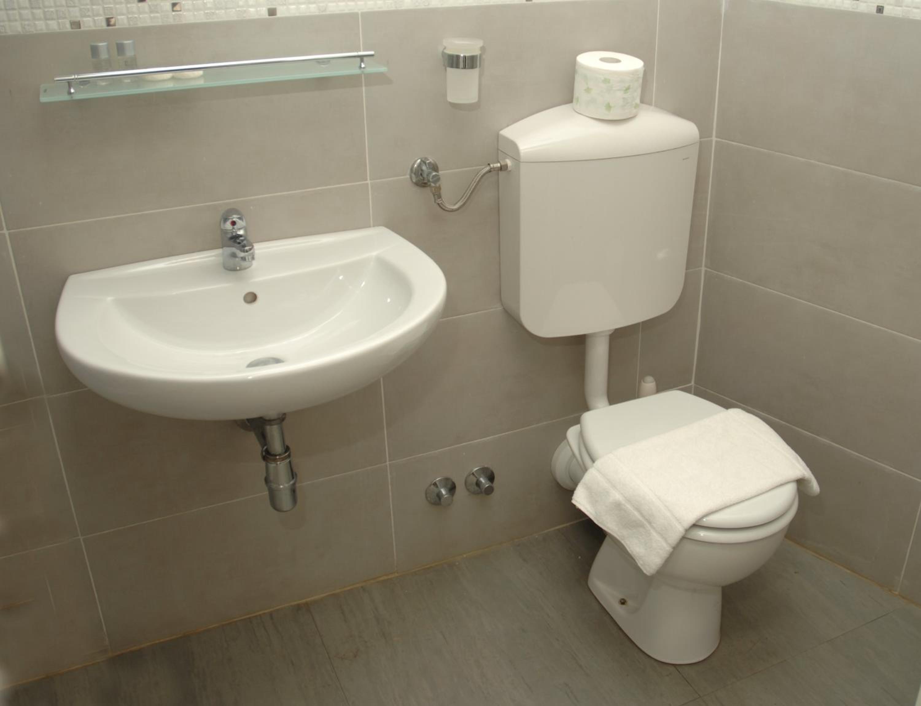 Single Room with Private Bathroom photo 1