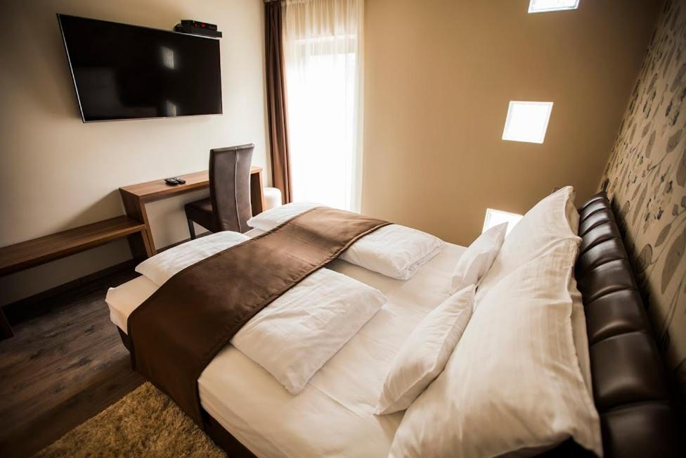 Double Room - Photo 4