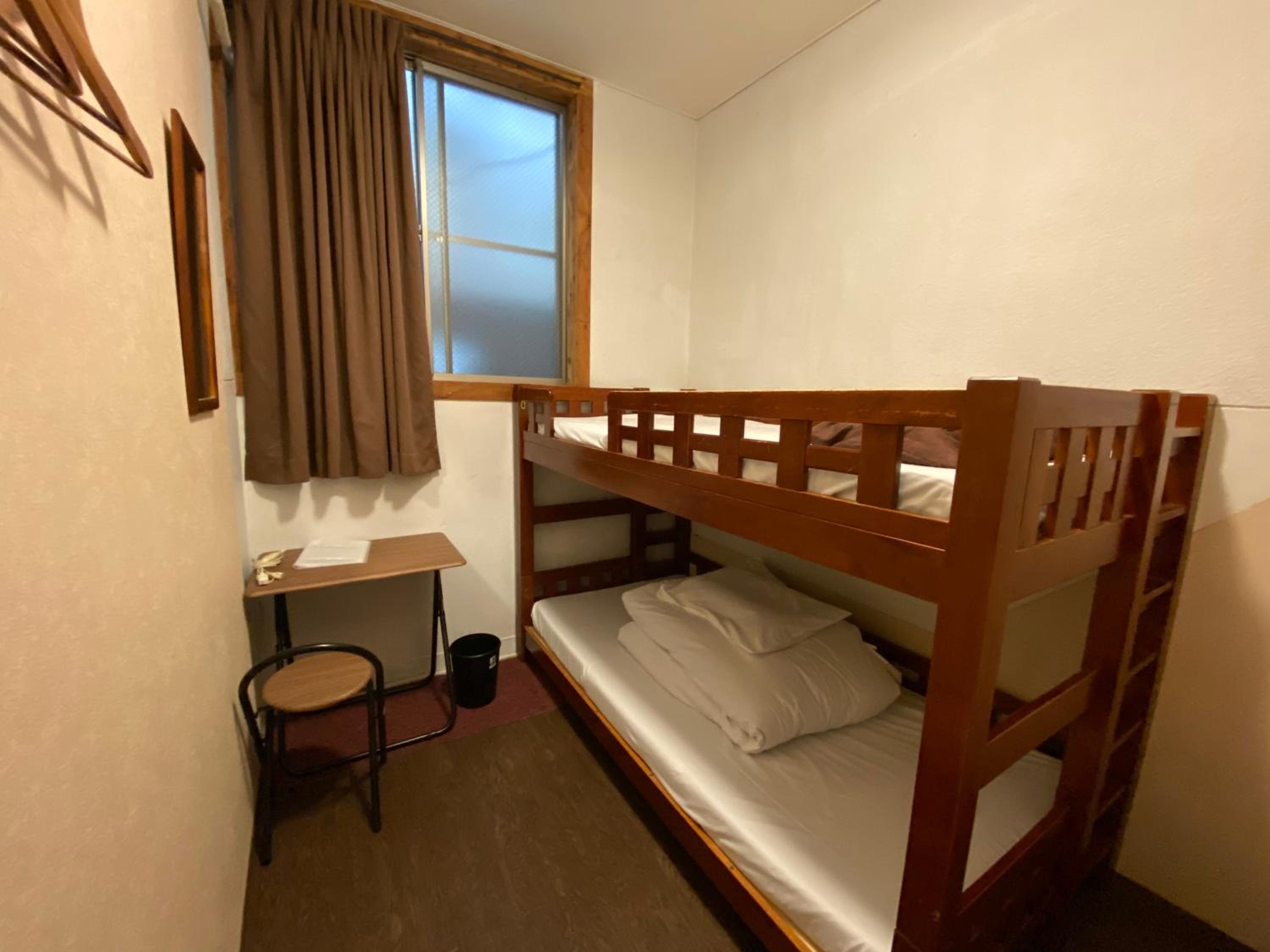 Single Room with Shared Shower and Toilet photo 1