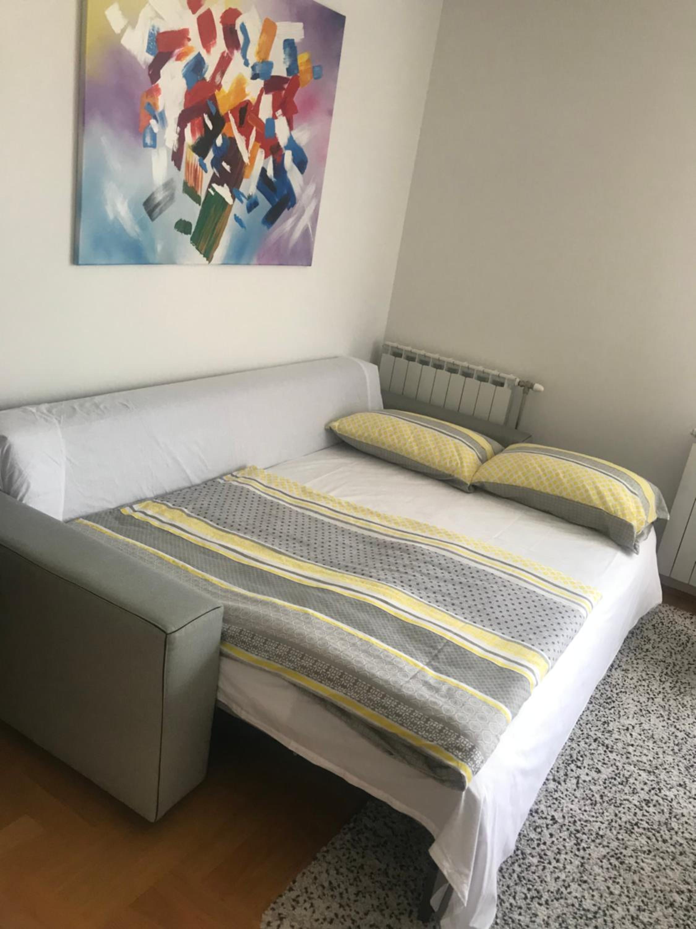 Apartment with Balcony - Photo 3