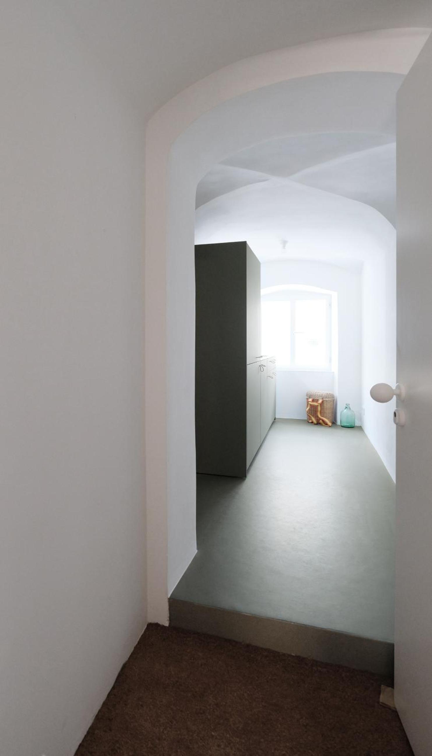 One-Bedroom Apartment - Photo 3