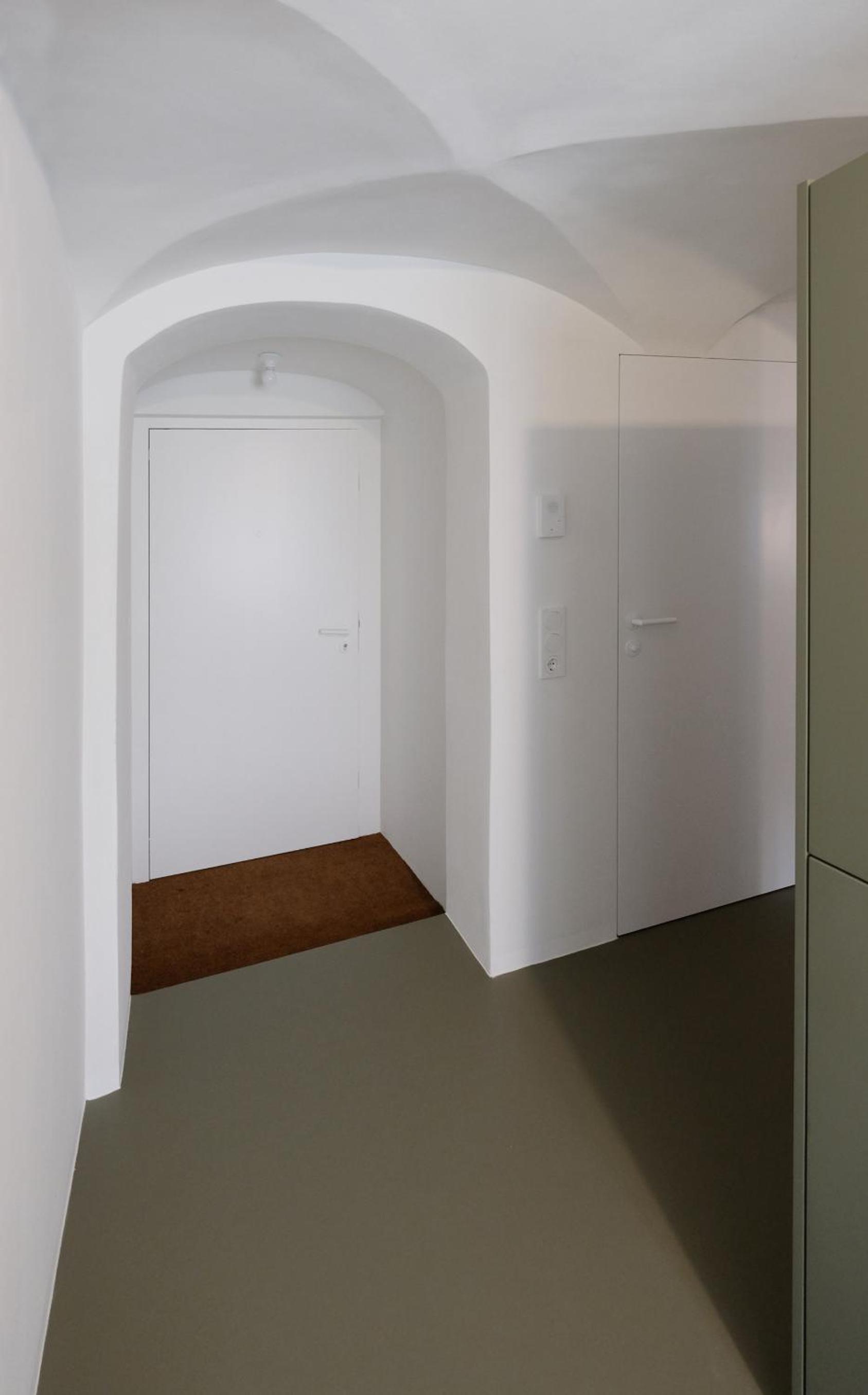One-Bedroom Apartment - Photo 4