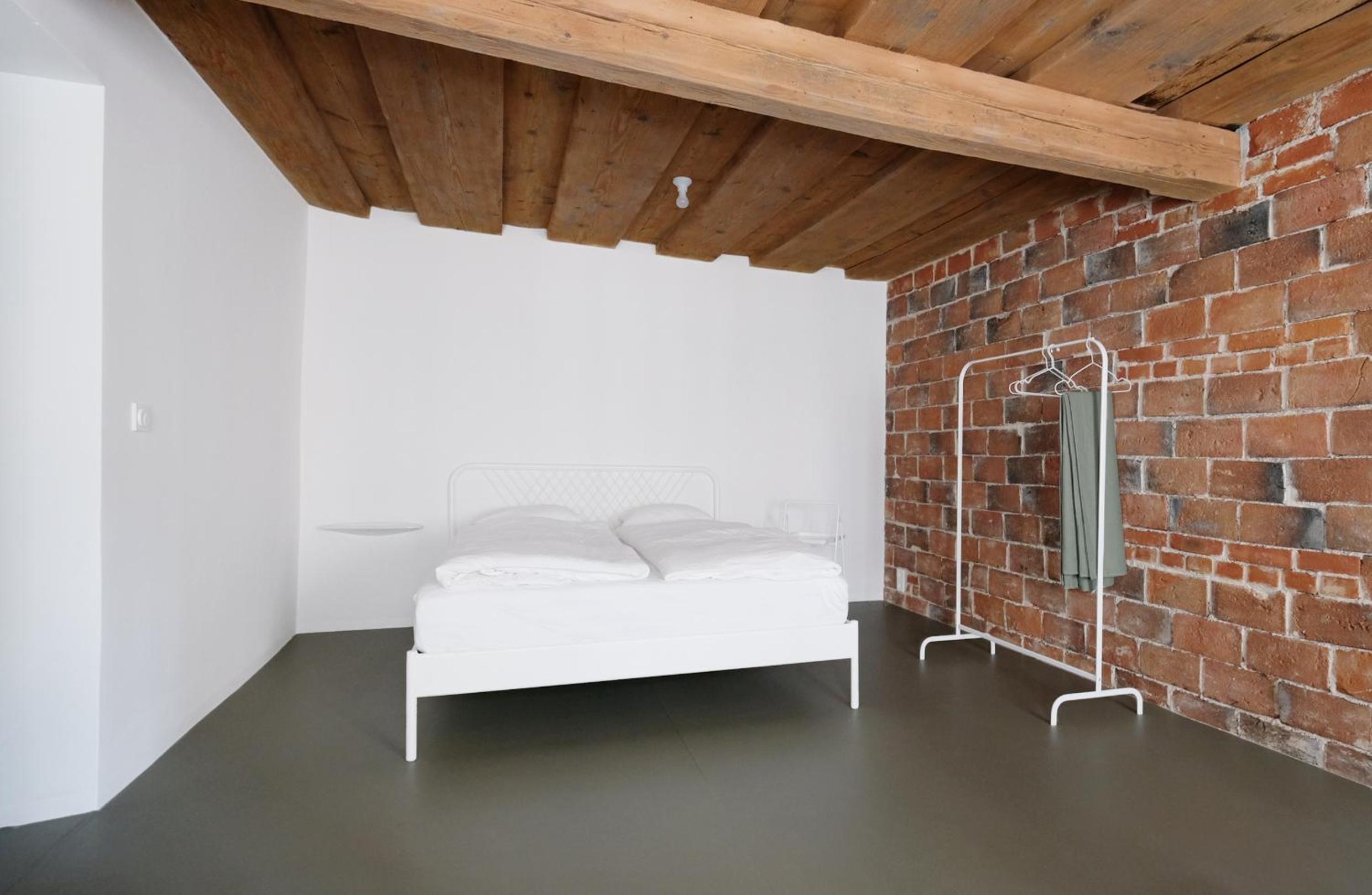 One-Bedroom Apartment - Photo 5