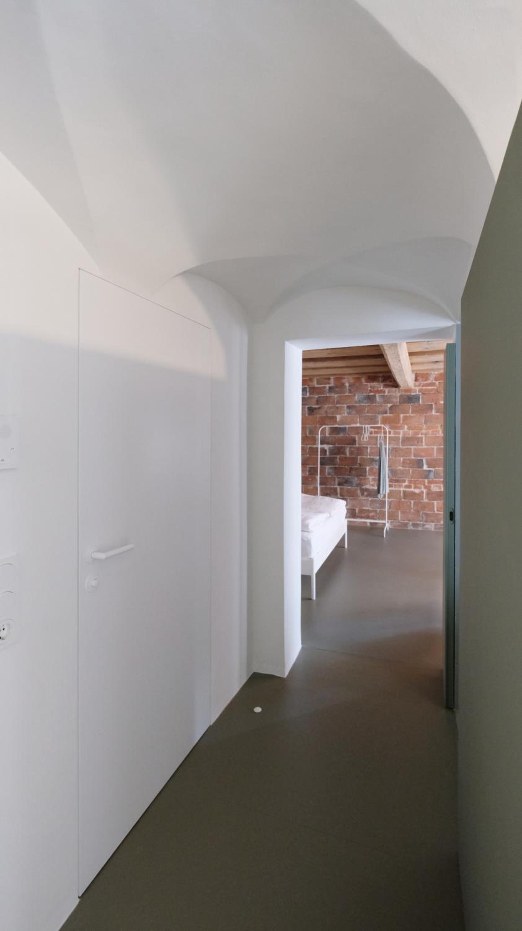 One-Bedroom Apartment - Photo 7