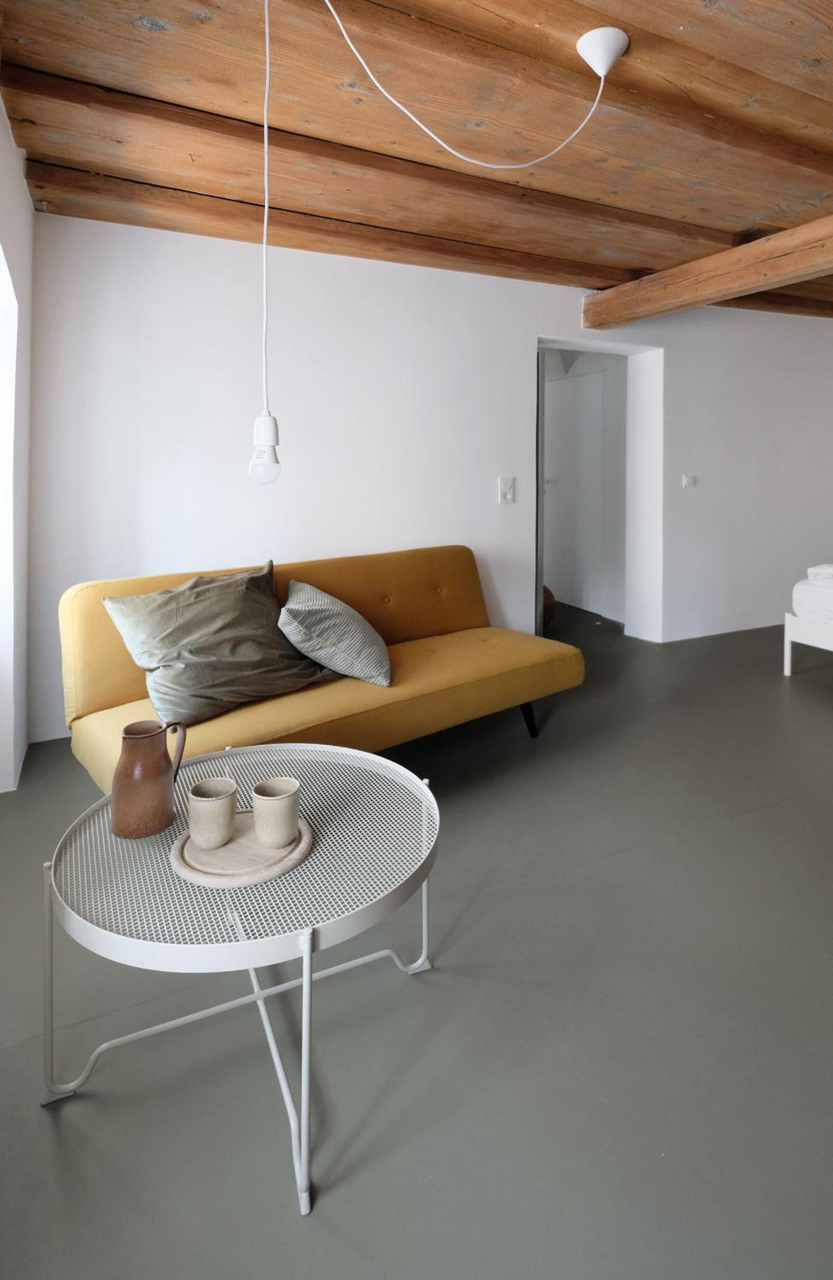 One-Bedroom Apartment - Photo 8