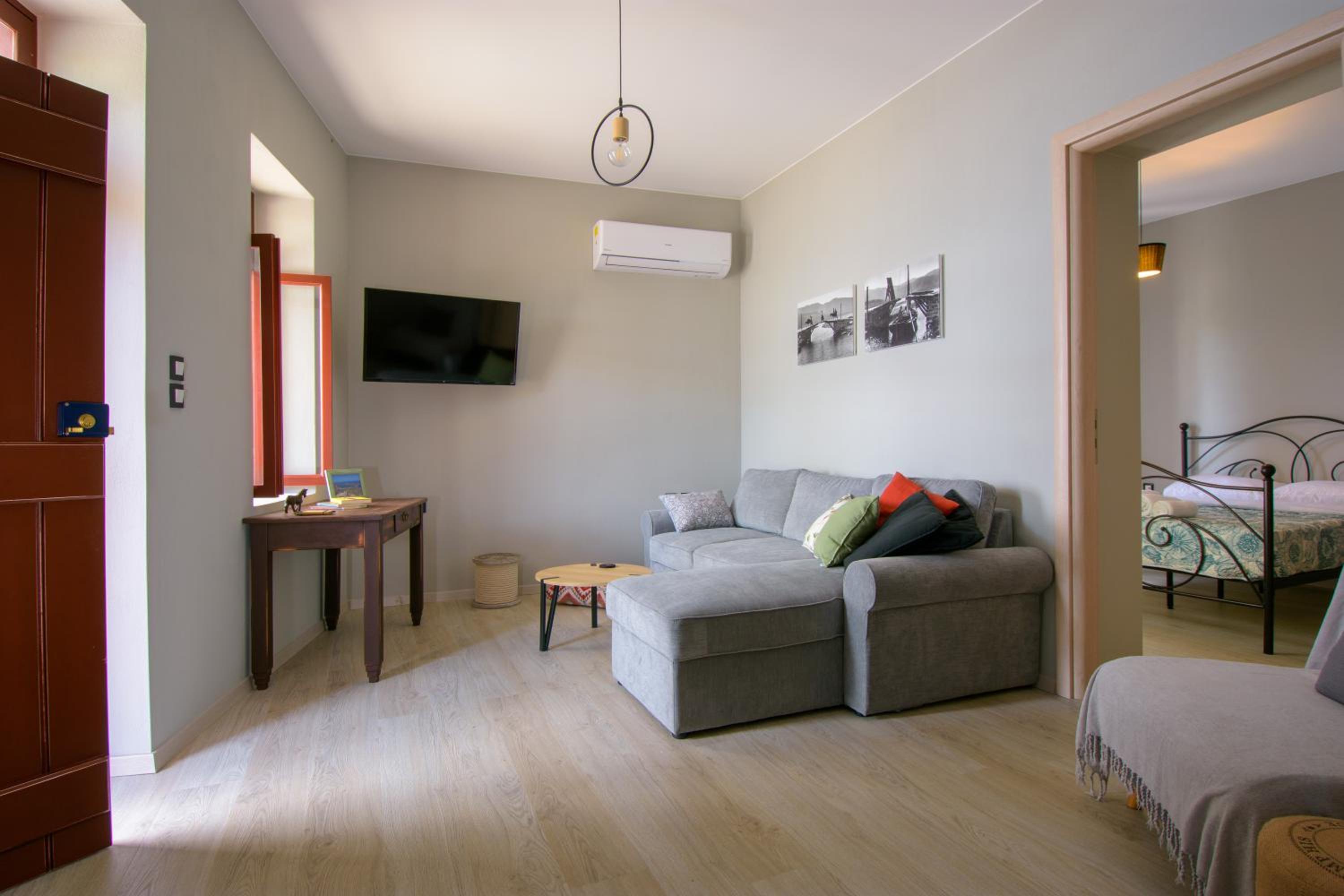 One-Bedroom House photo 3
