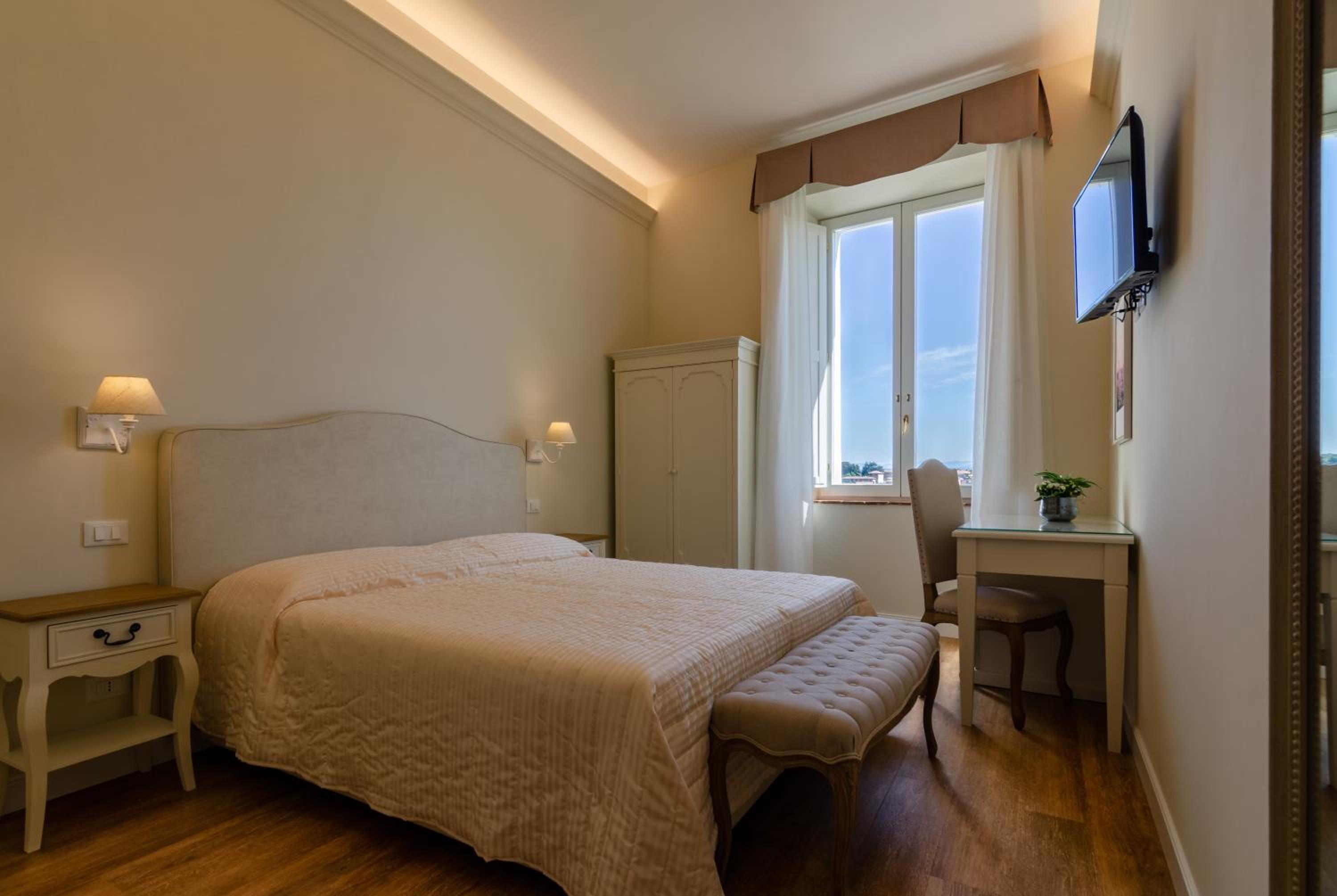 Deluxe Double or Twin Room with Garden View