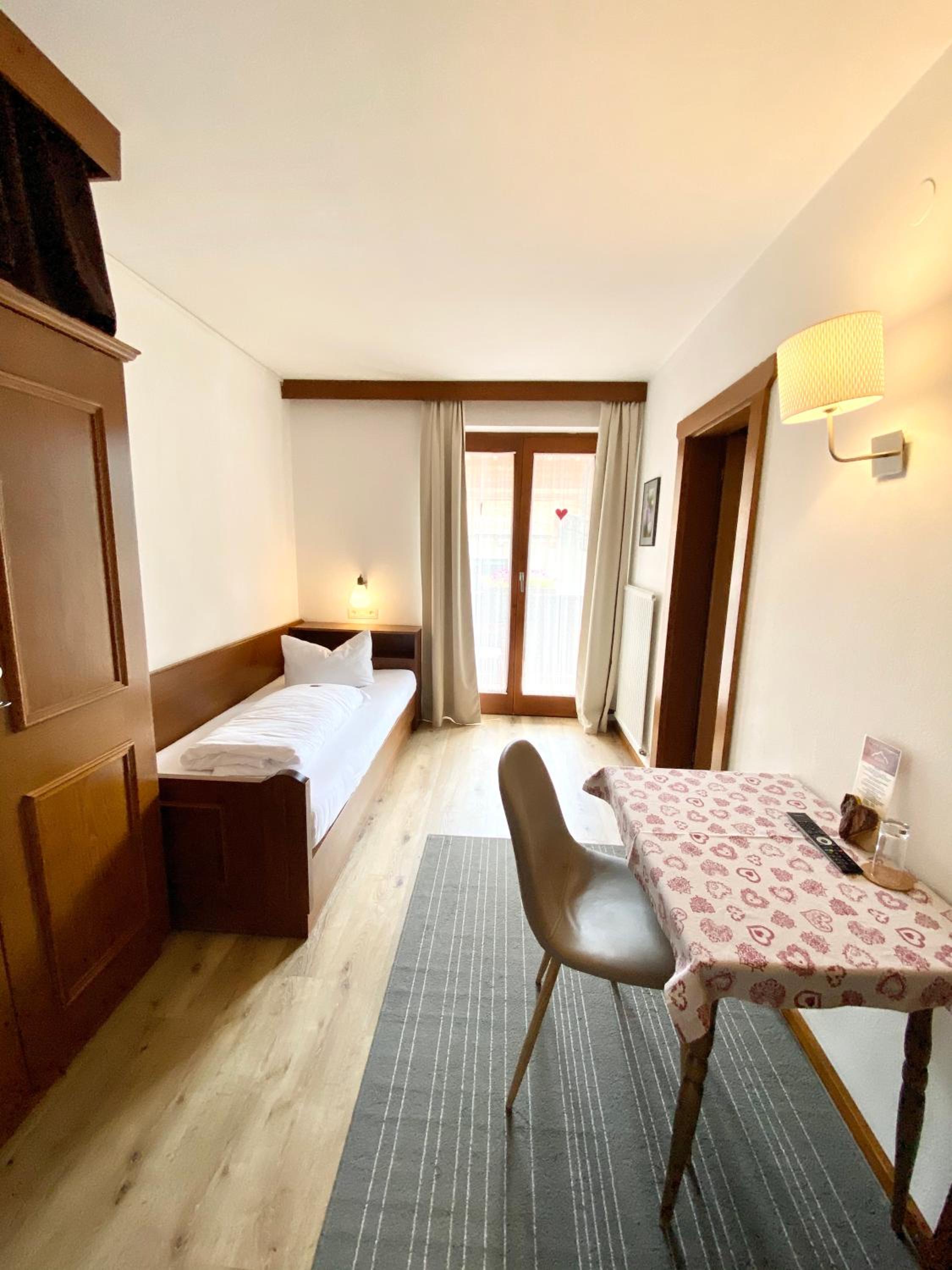 Single Room with Balcony photo 2
