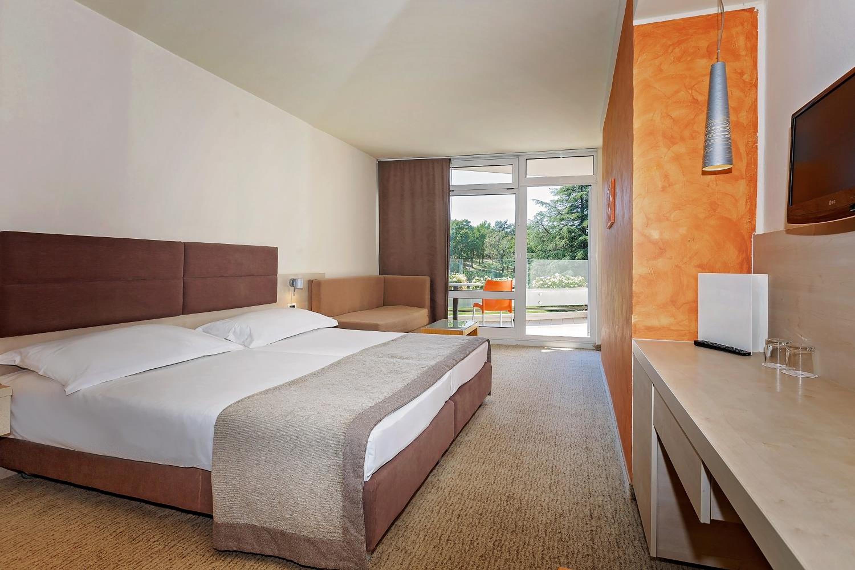 Classic Room with Balcony and Sofa Bed - Park Side - Photo 11