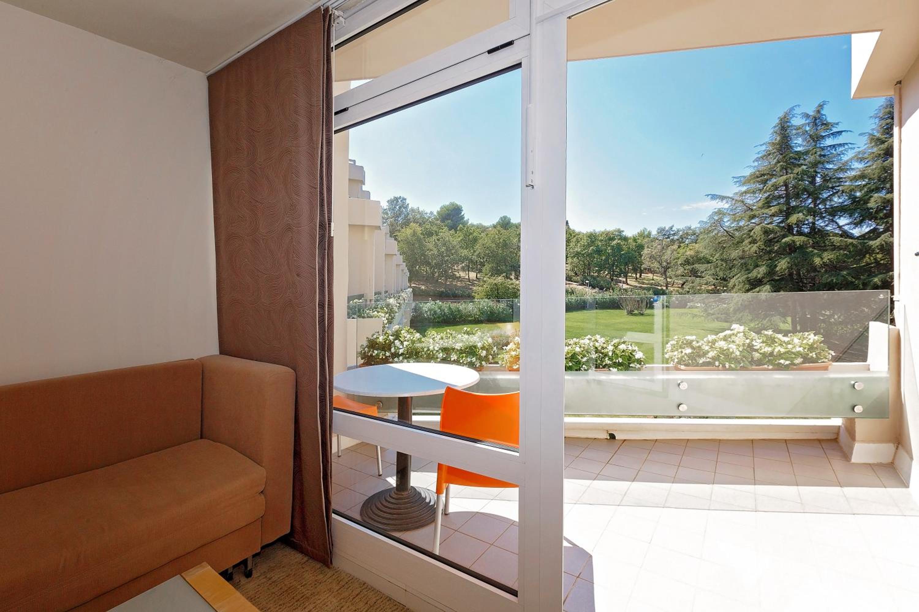 Classic Room with Balcony and Sofa Bed - Park Side - Photo 7