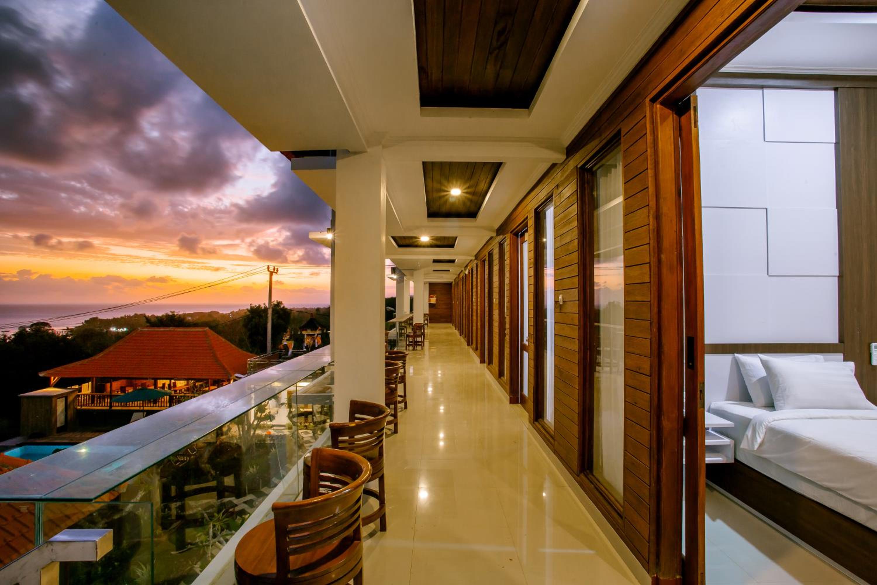 Deluxe Double Room with Balcony and Sea View