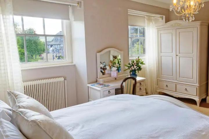 Deluxe Double Room with Bath - Photo 1
