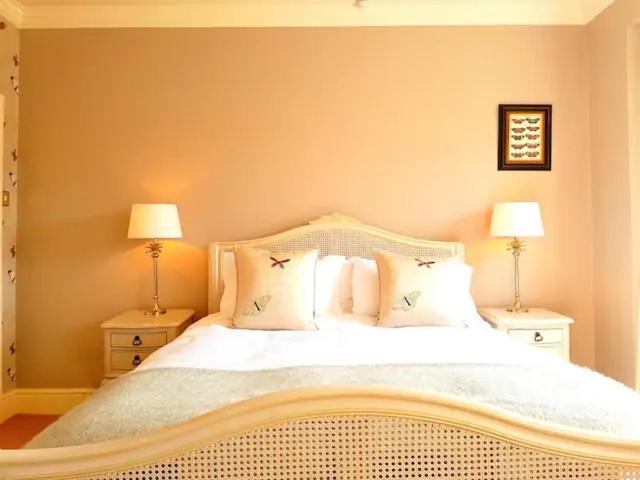 Deluxe Double Room with Bath - Photo 3