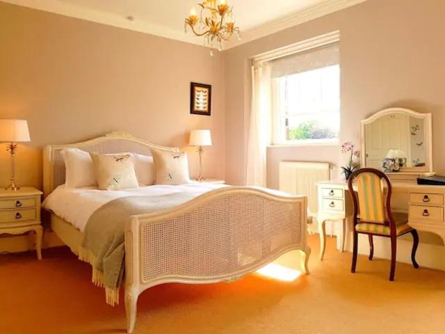 Deluxe Double Room with Bath - Photo 2