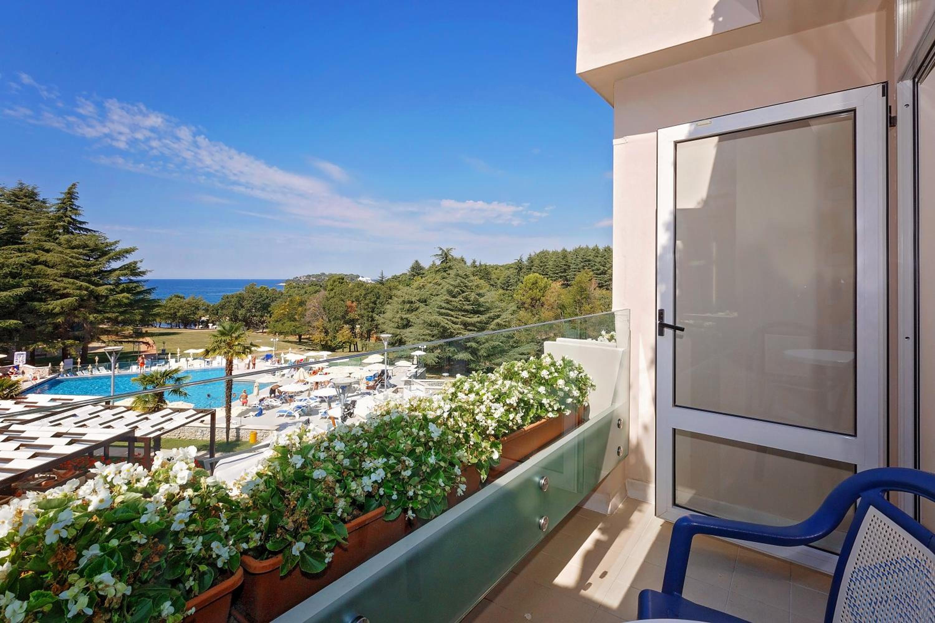 Superior Room with Balcony and Sea View - Photo 3