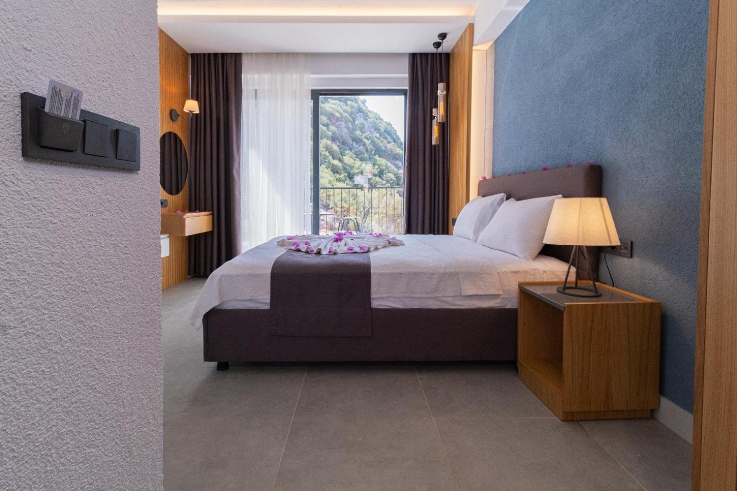 Double Room with Balcony and Sea View photo 3